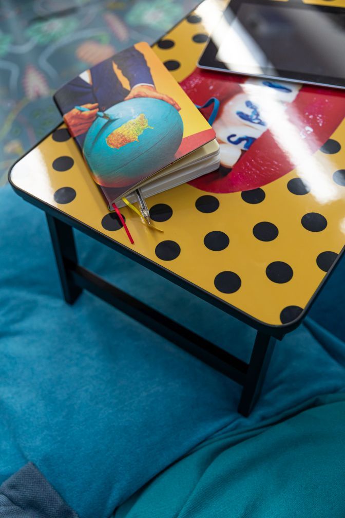 Toiletpaper Sofa Tray Foldable Seletti