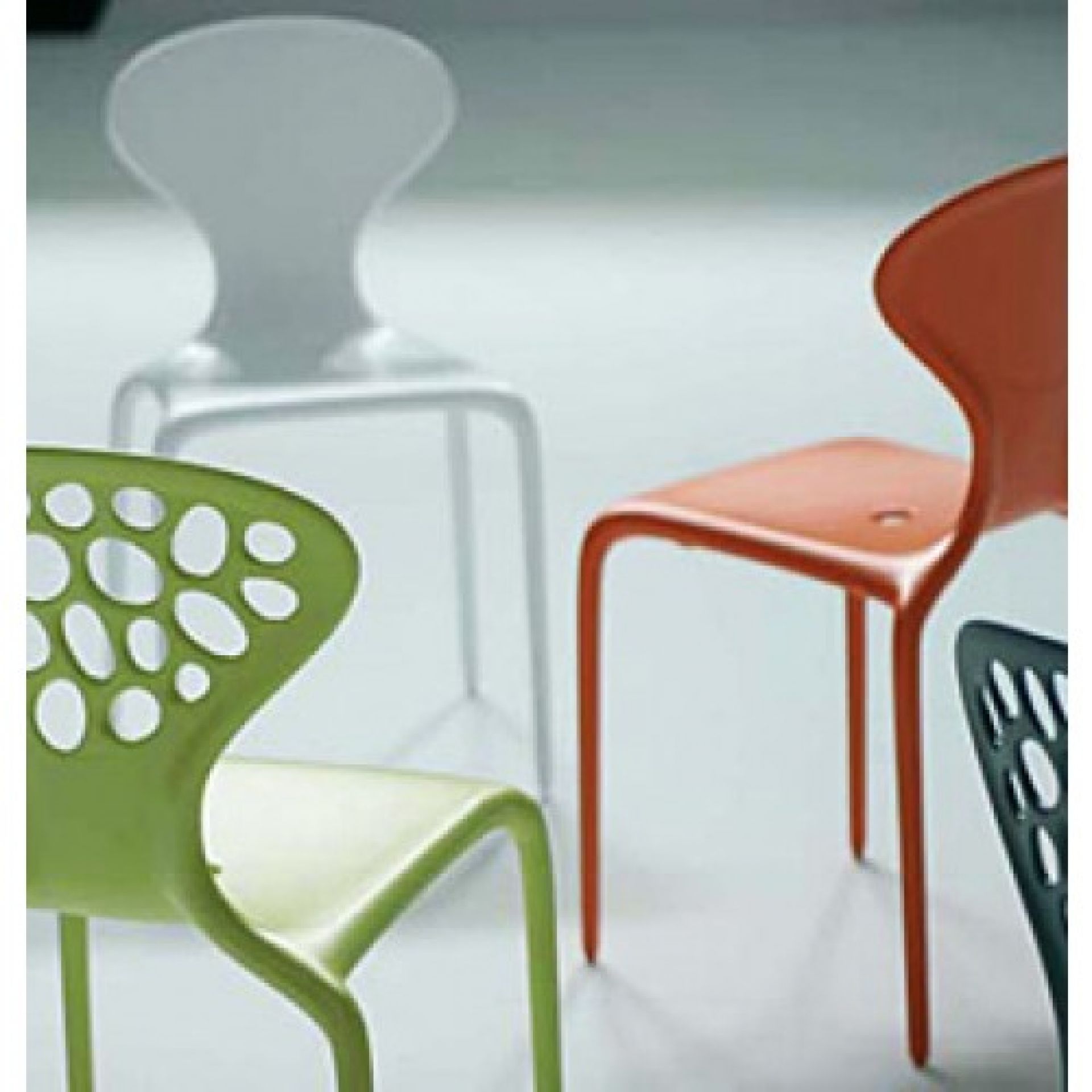 Supernatural chair perforated back set of 4 Moroso