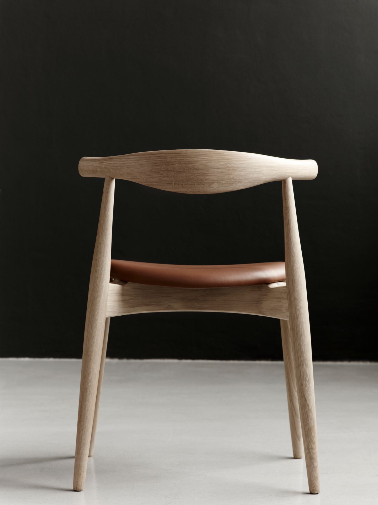 CH20 Elbow Chair upholstered Carl Hansen &amp; Søn frame oak soaped seat leather thor 325