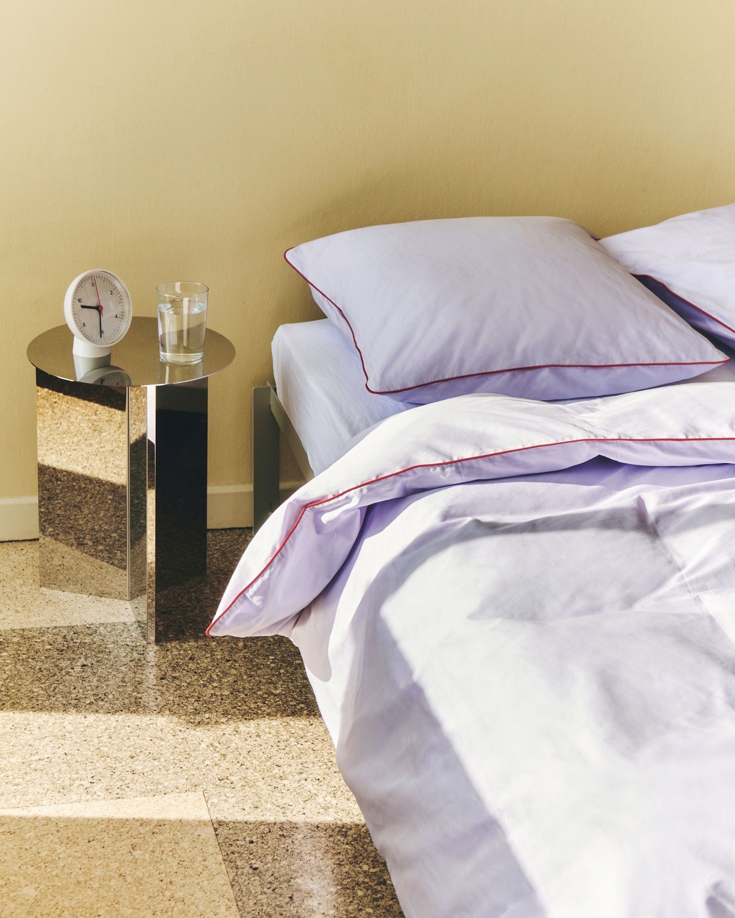 Table Clock Dual-function table clock / wall clock Hay