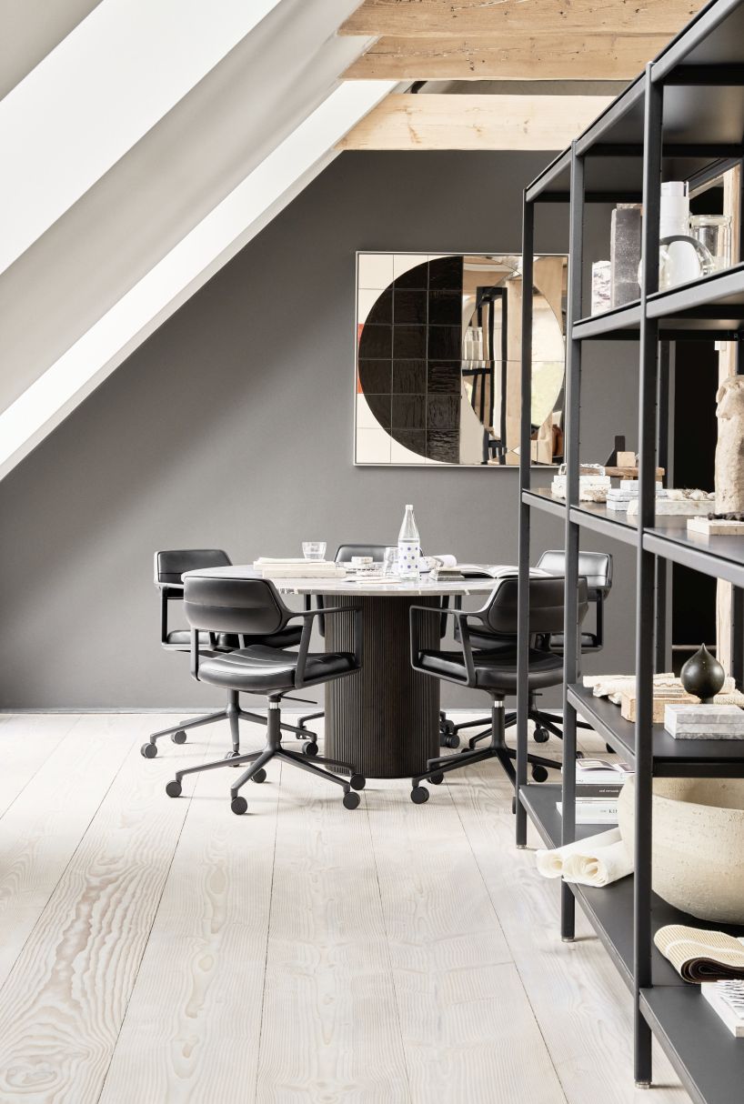 VIPP453 Swivel+ Chair with gliders black leather / polished aluminum frame Vipp VIPP453 Swivel+ Chair with gliders black leather / polished aluminum frame Vipp