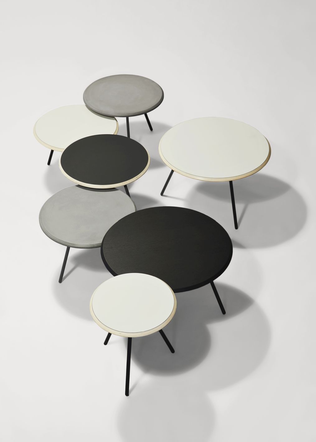 Soround Side table Ø45 x H49 cm Black Woud SINGLE PIECES