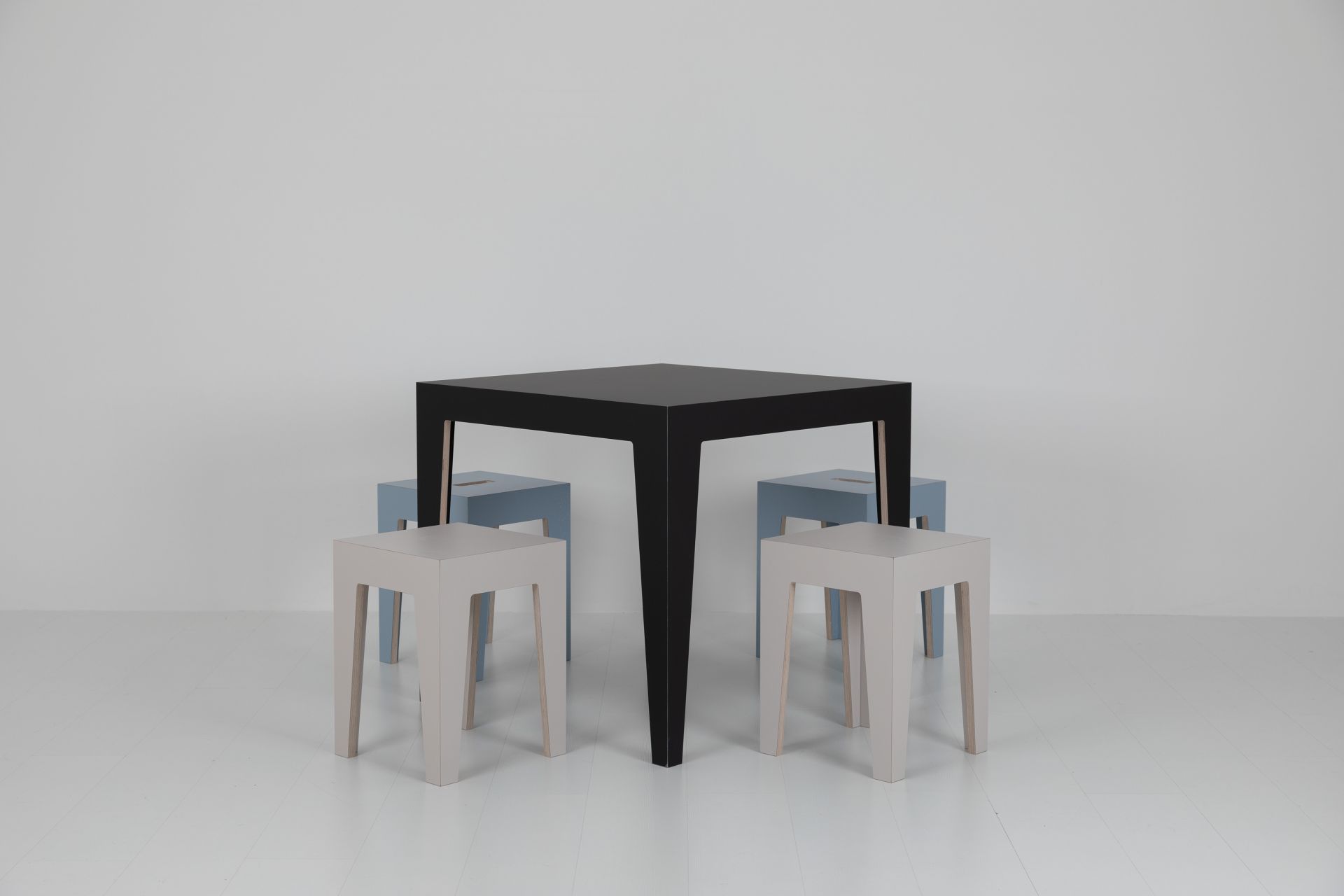 MARTA Minimalist Wooden Table Das ganze Leben