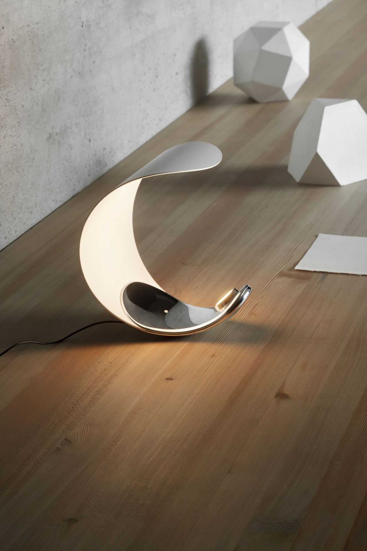 D76 Curl Table Lamp Luceplan