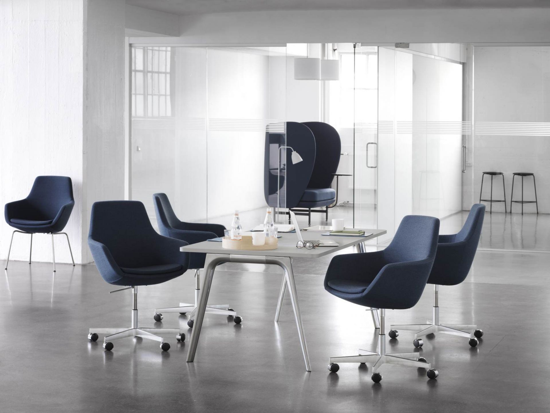 Little Giraffe Swivel Chair 3211 Fixed Cover Fritz Hansen  