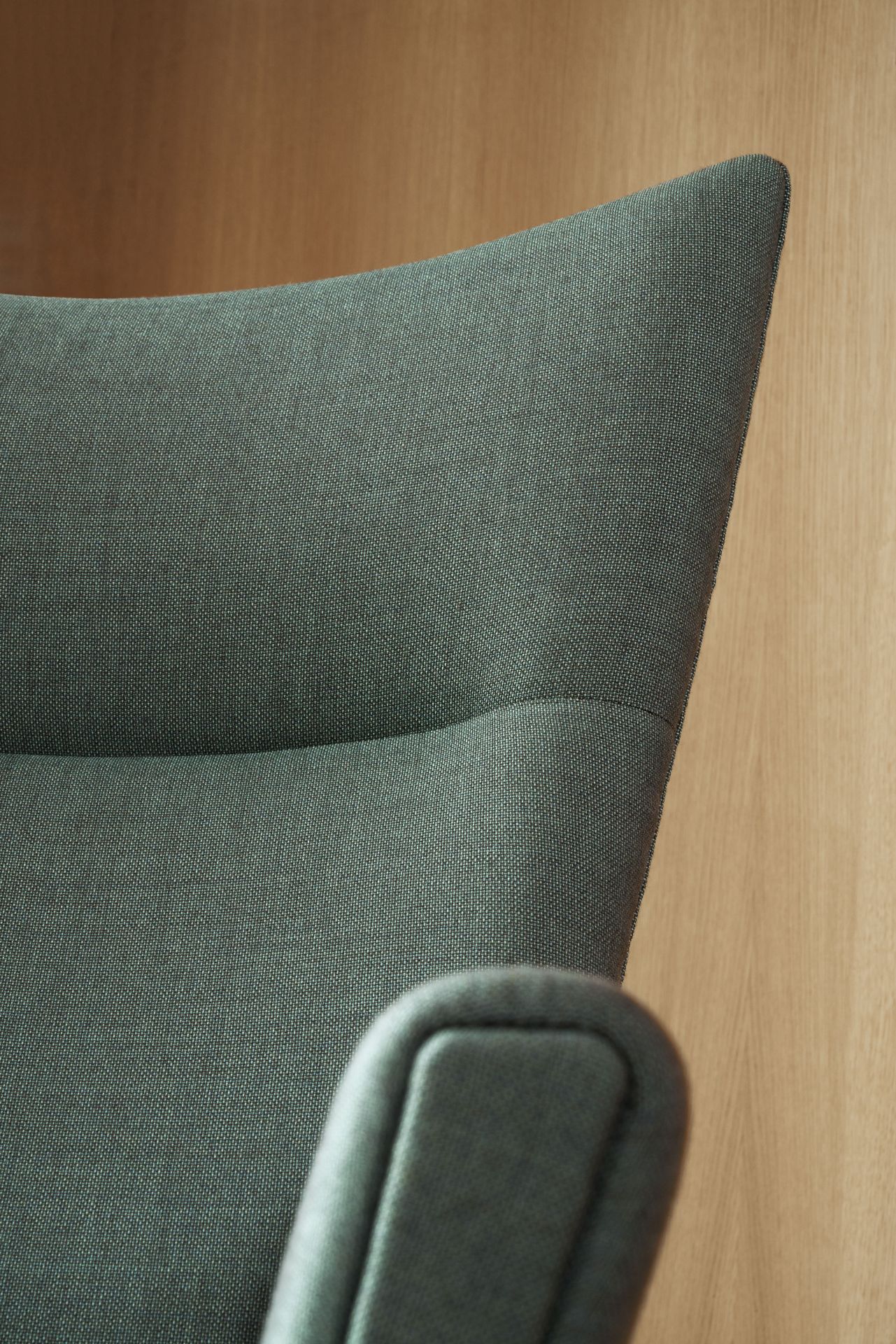 CH445 Wing Chair Passion 6101 Limited Edition Carl Hansen & Søn