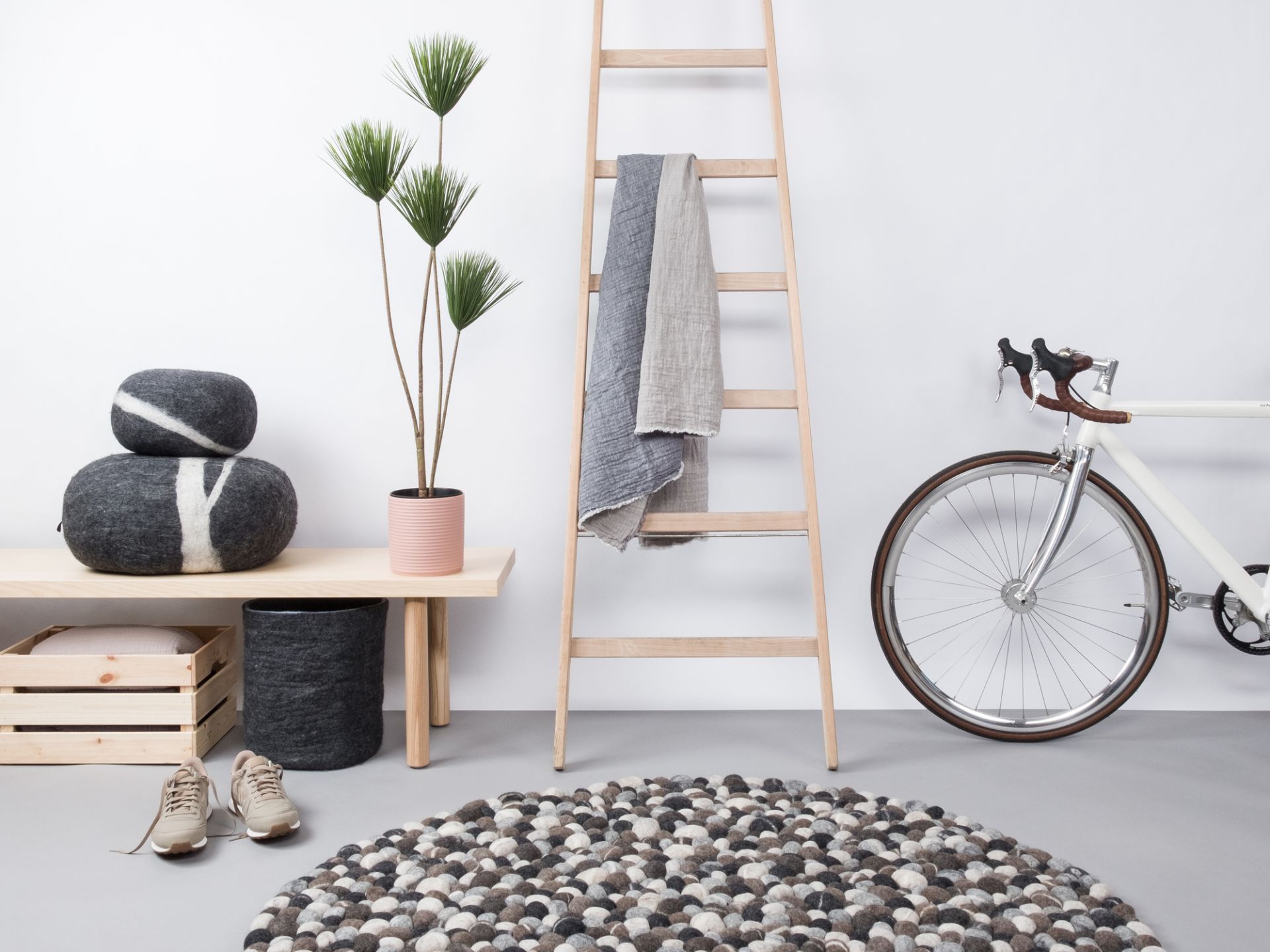 Felt ball Carpet round 180 cm myfelt