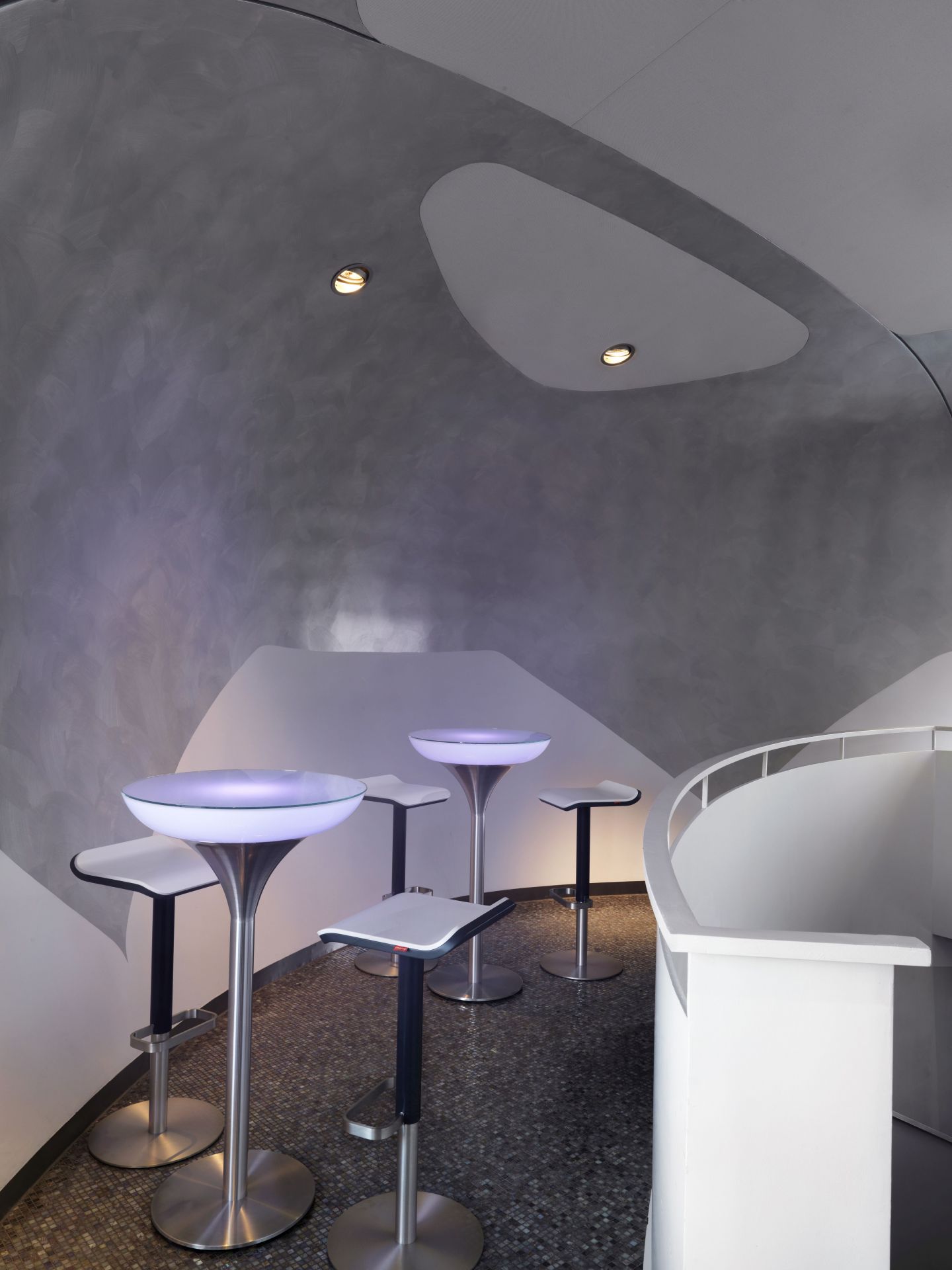 ED height-adjustable bar stool Moree