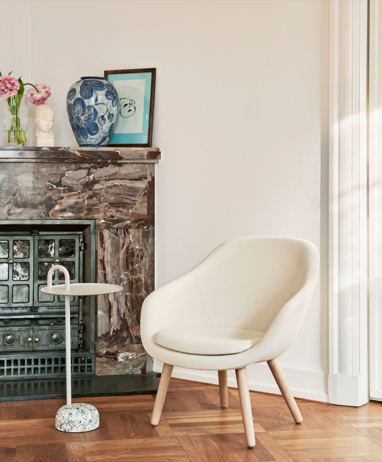 About a Lounge AAL 82 / AAL82 Armchair Hay