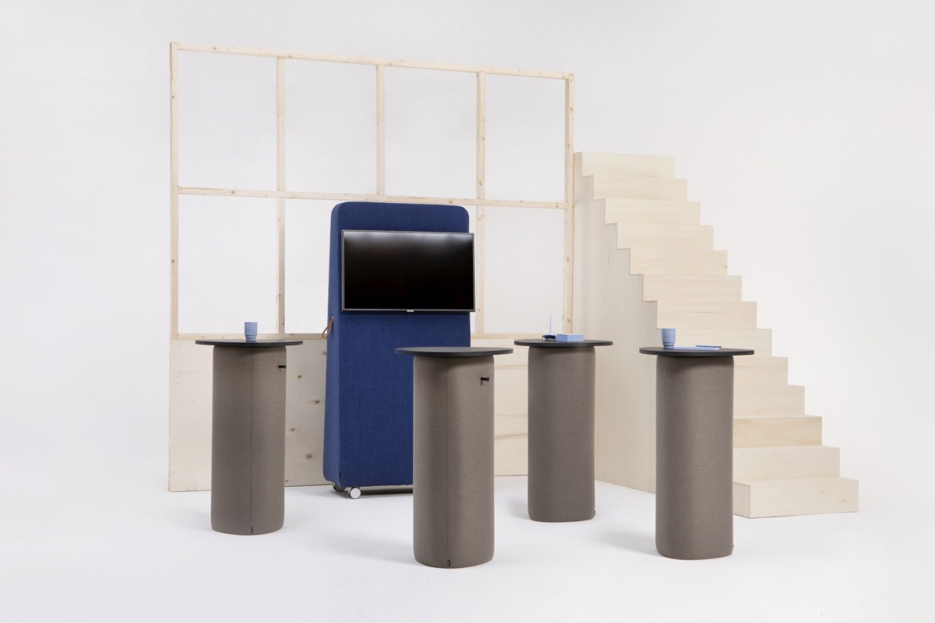 Pully Pillar Meeting table Cascando