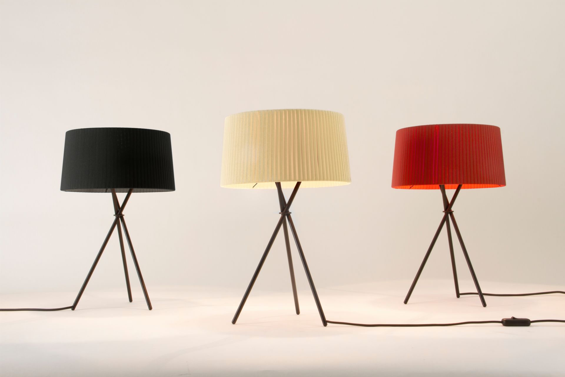 Tripode M3 Table Lamp Bretona Stripes Santa & Cole Tripode M3 Table Lamp Bretona Stripes Santa & Cole