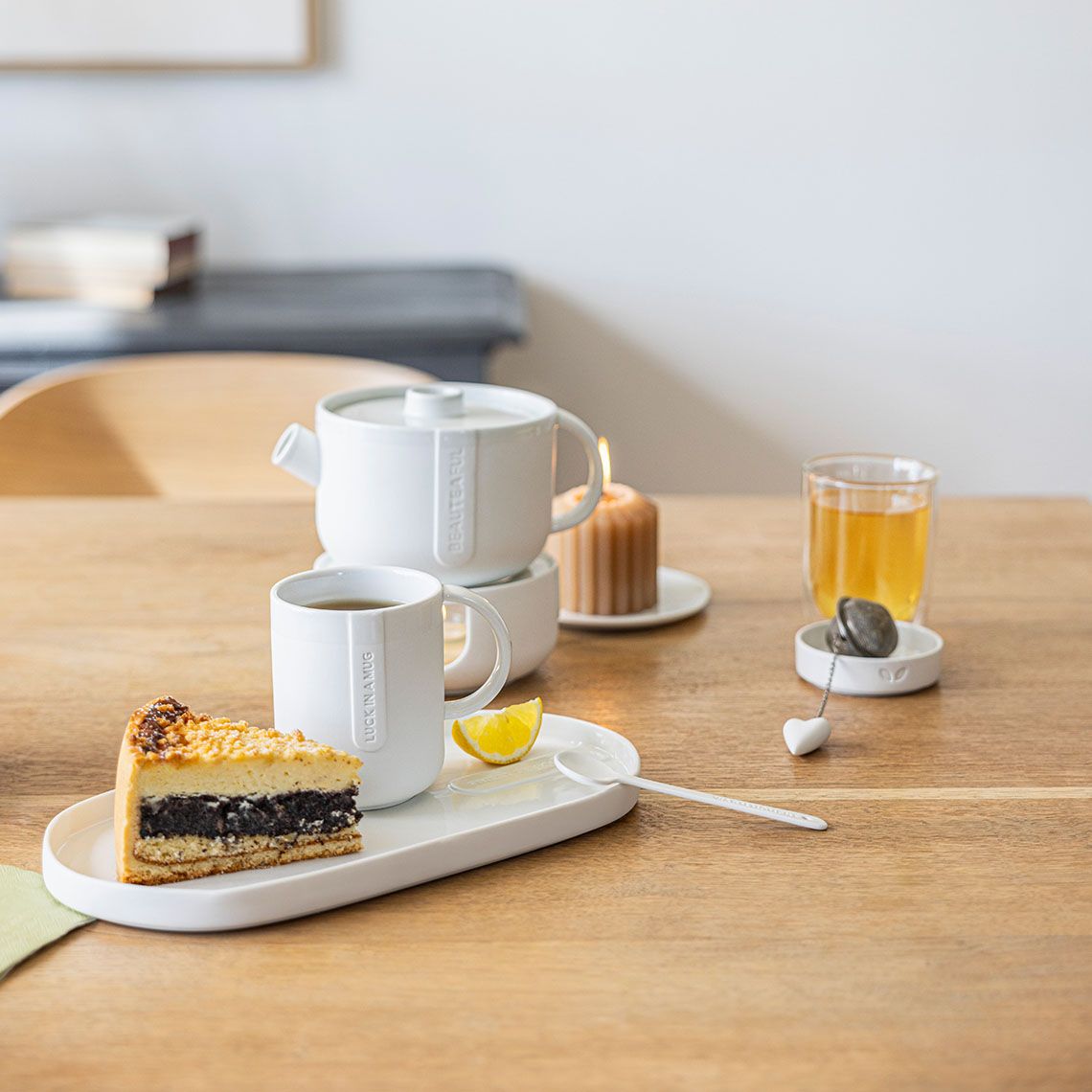 Cozy Time teapot and teapot small wheels