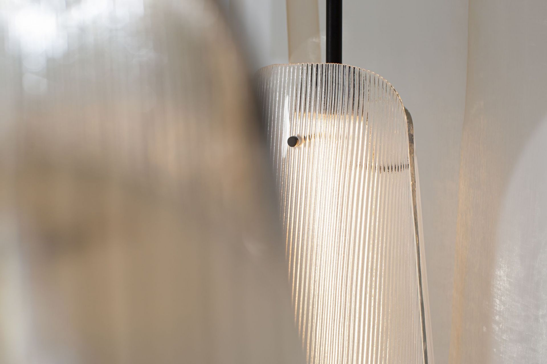Bent Two Floor lamp Transparent/ black with fixed LED 1600lm Pulpo
