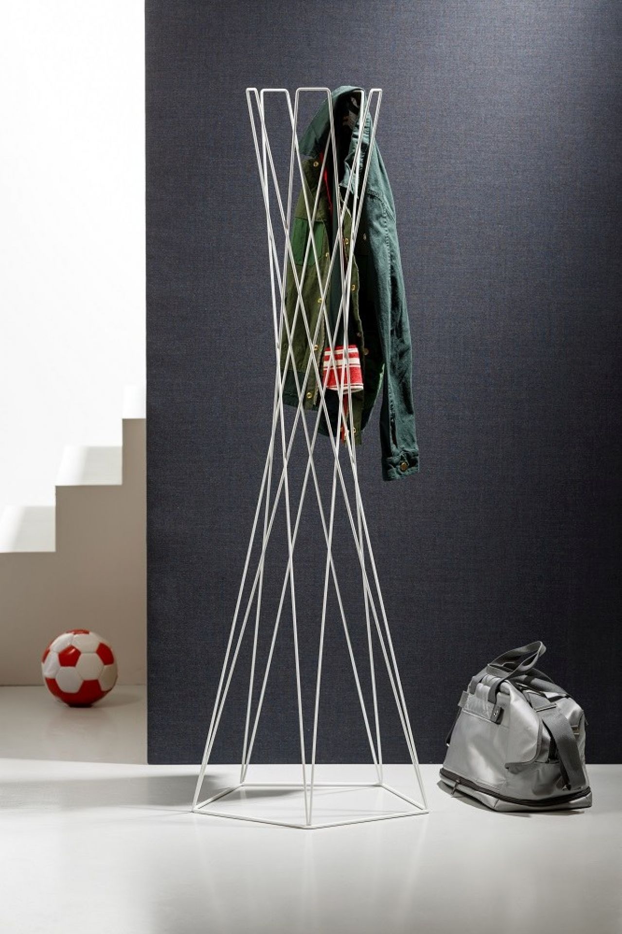 Basket coat stand Cascando