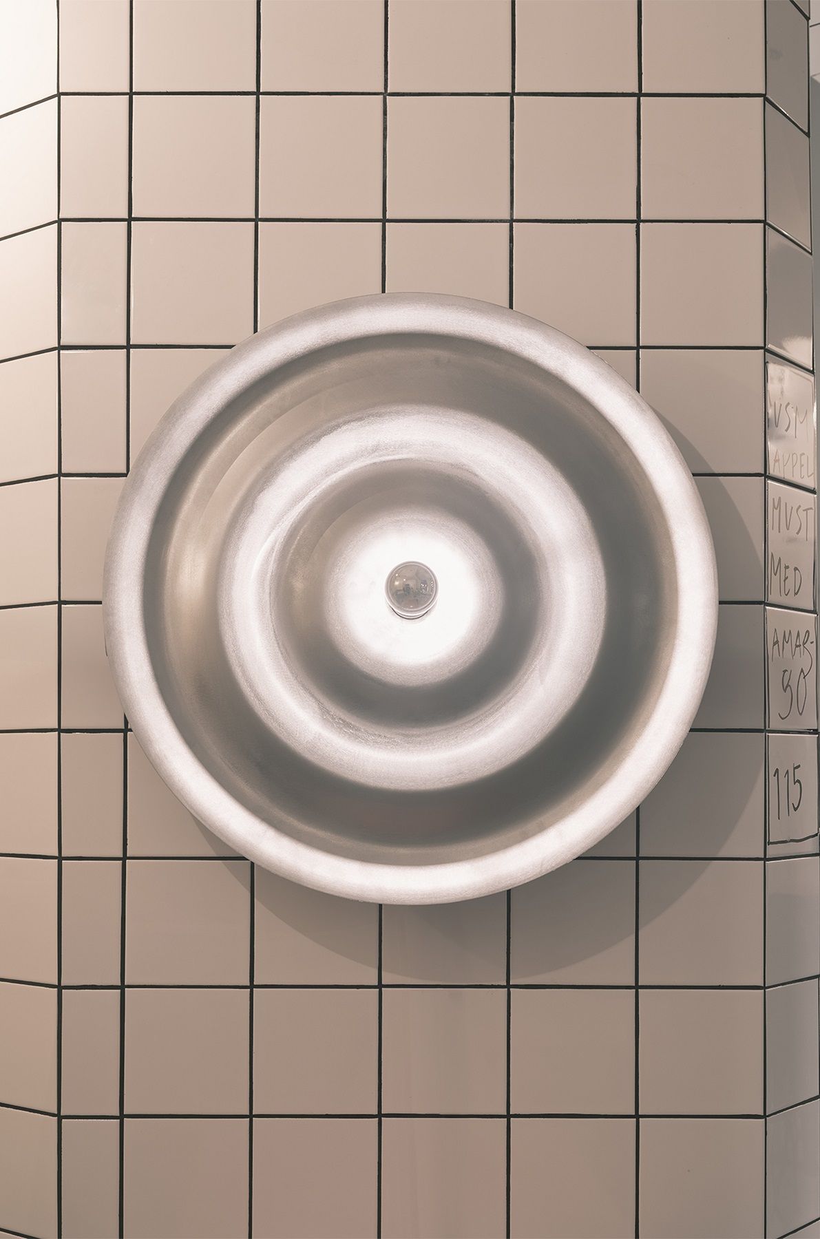 w171 Alma Deckenleuchte von wästberg, runde Deckenlampe aus Metall, moderne Innenbeleuchtung für Wohnräume.