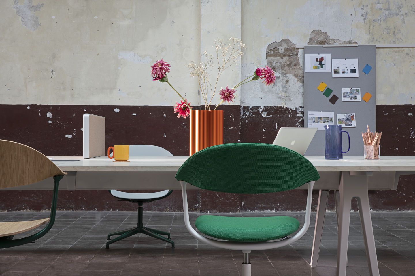 Mynt back and seat Plywood office swivel chair Vitra