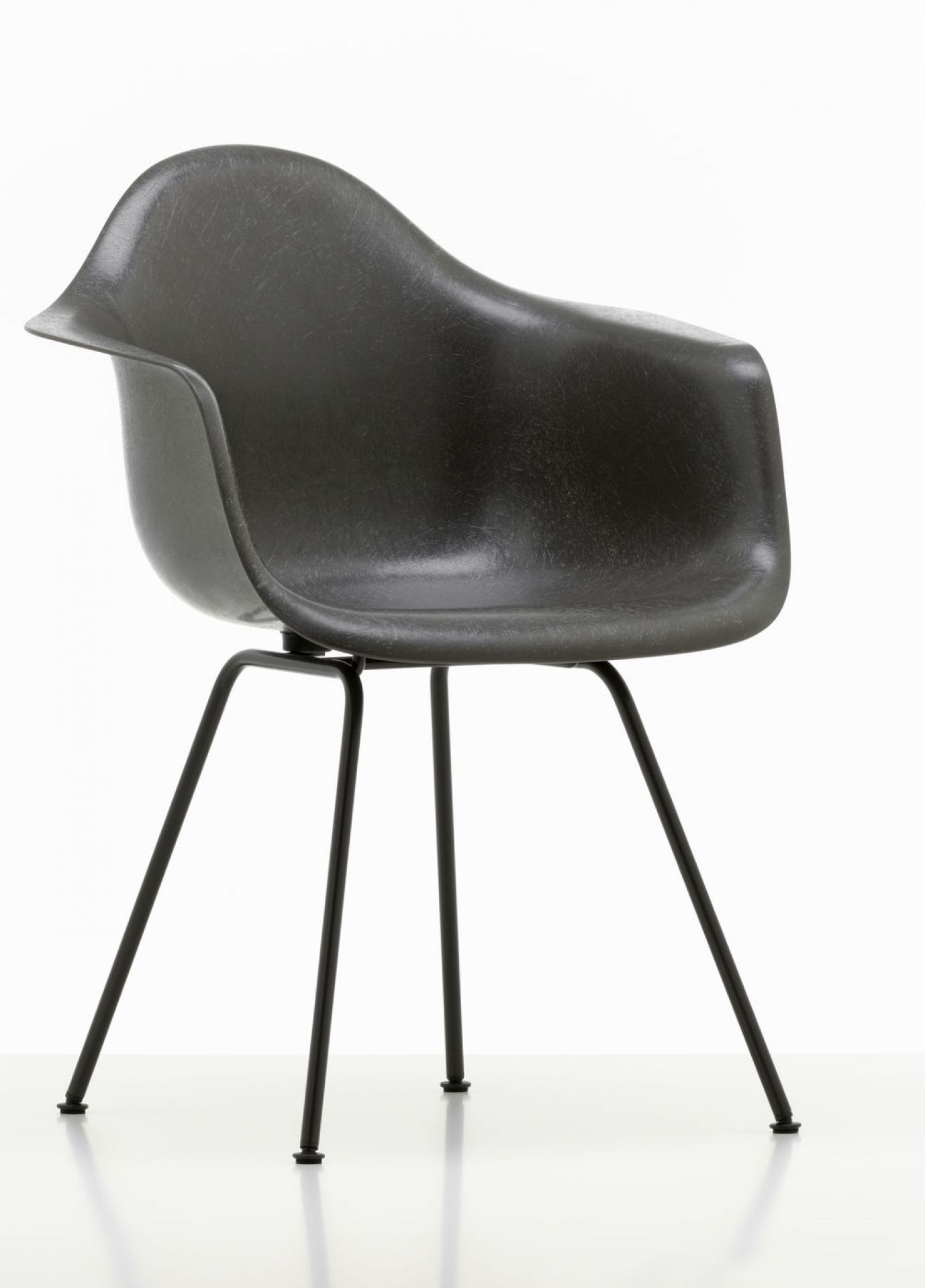Eames Plastic Arm Chair DAX Chair Vitra Black - Deep black
