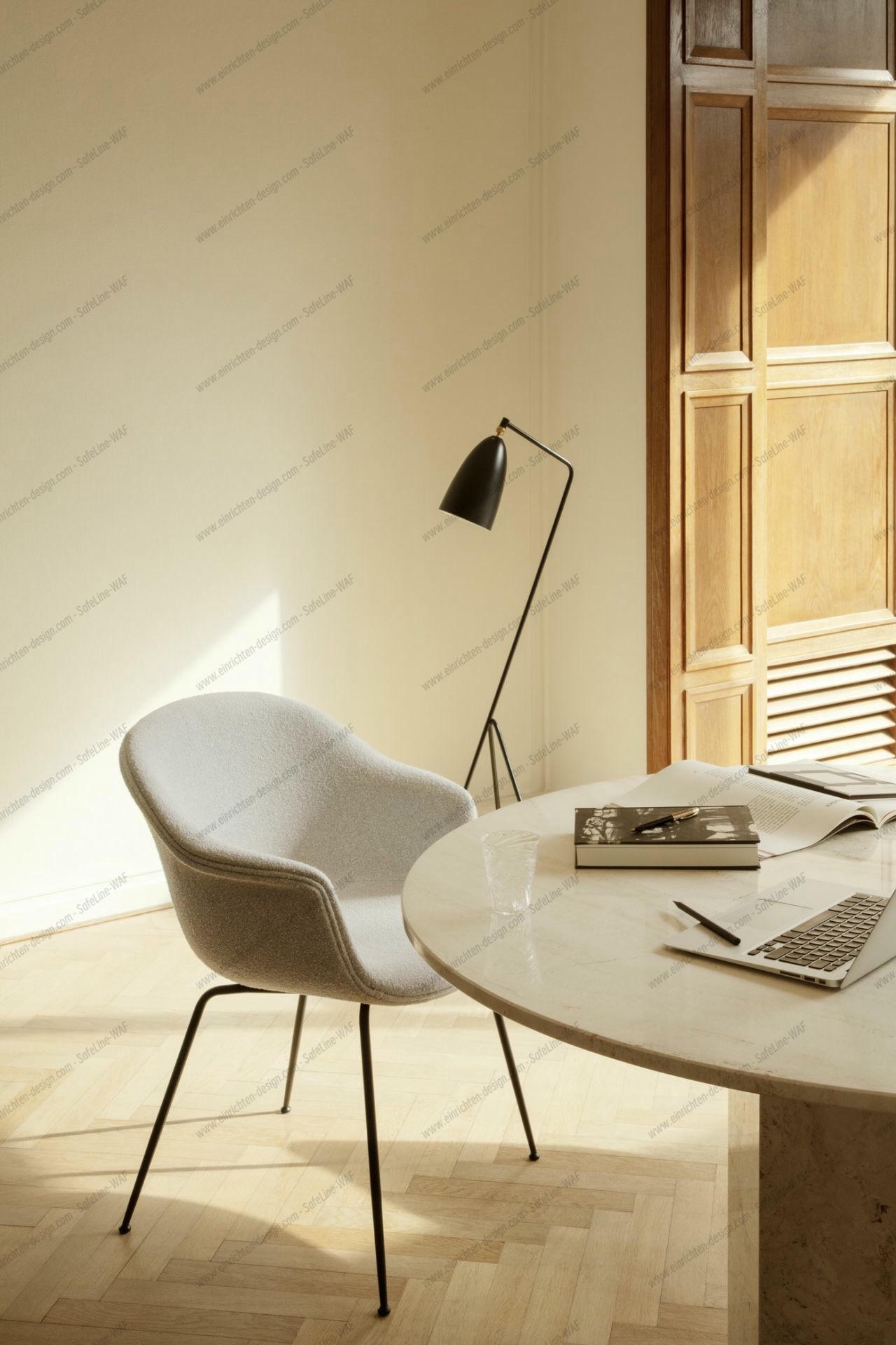 Gräshoppa / Grashoppa Floor light black Gubi