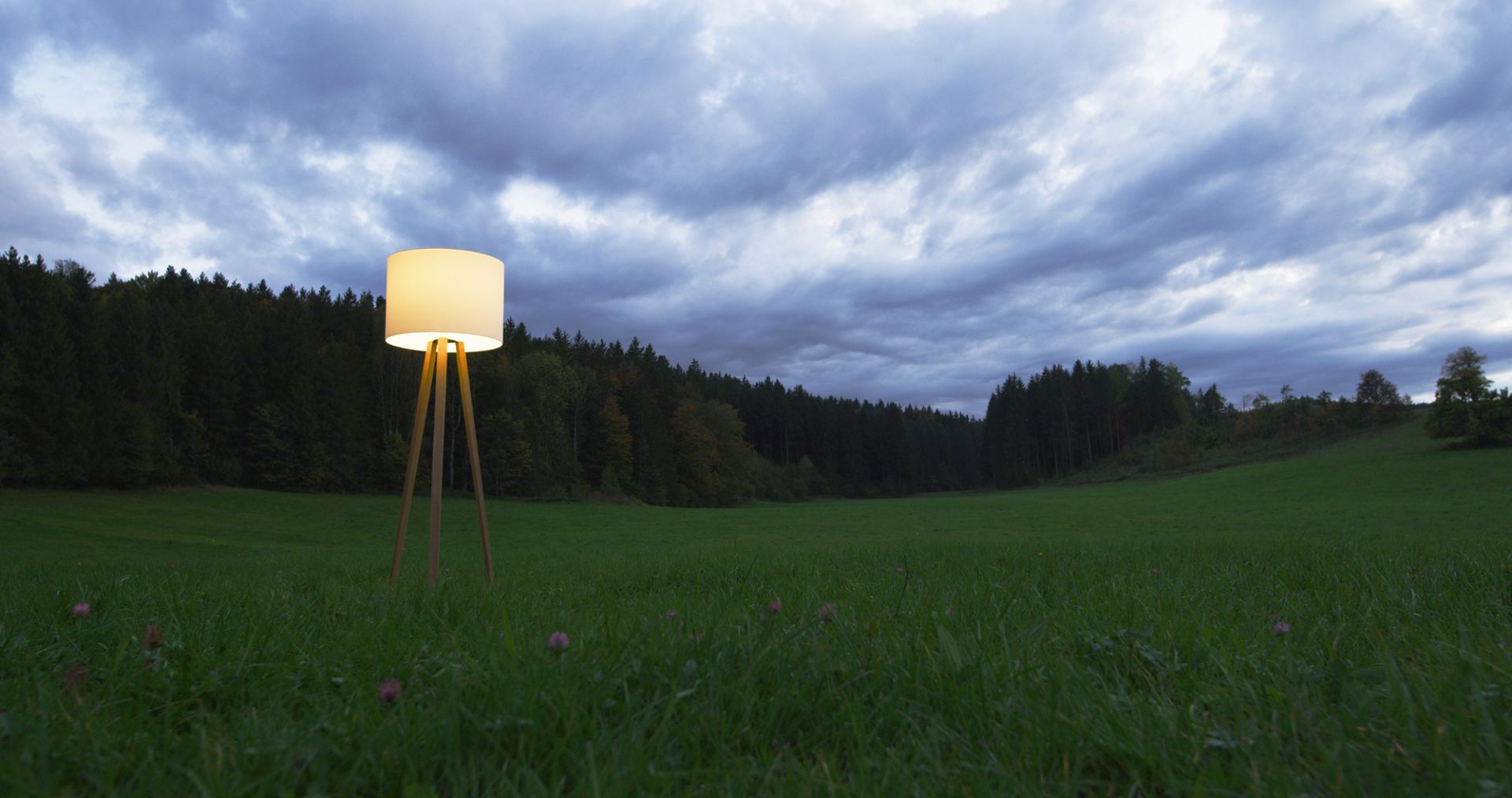 Luca floor lamp natural oak / white Maigrau