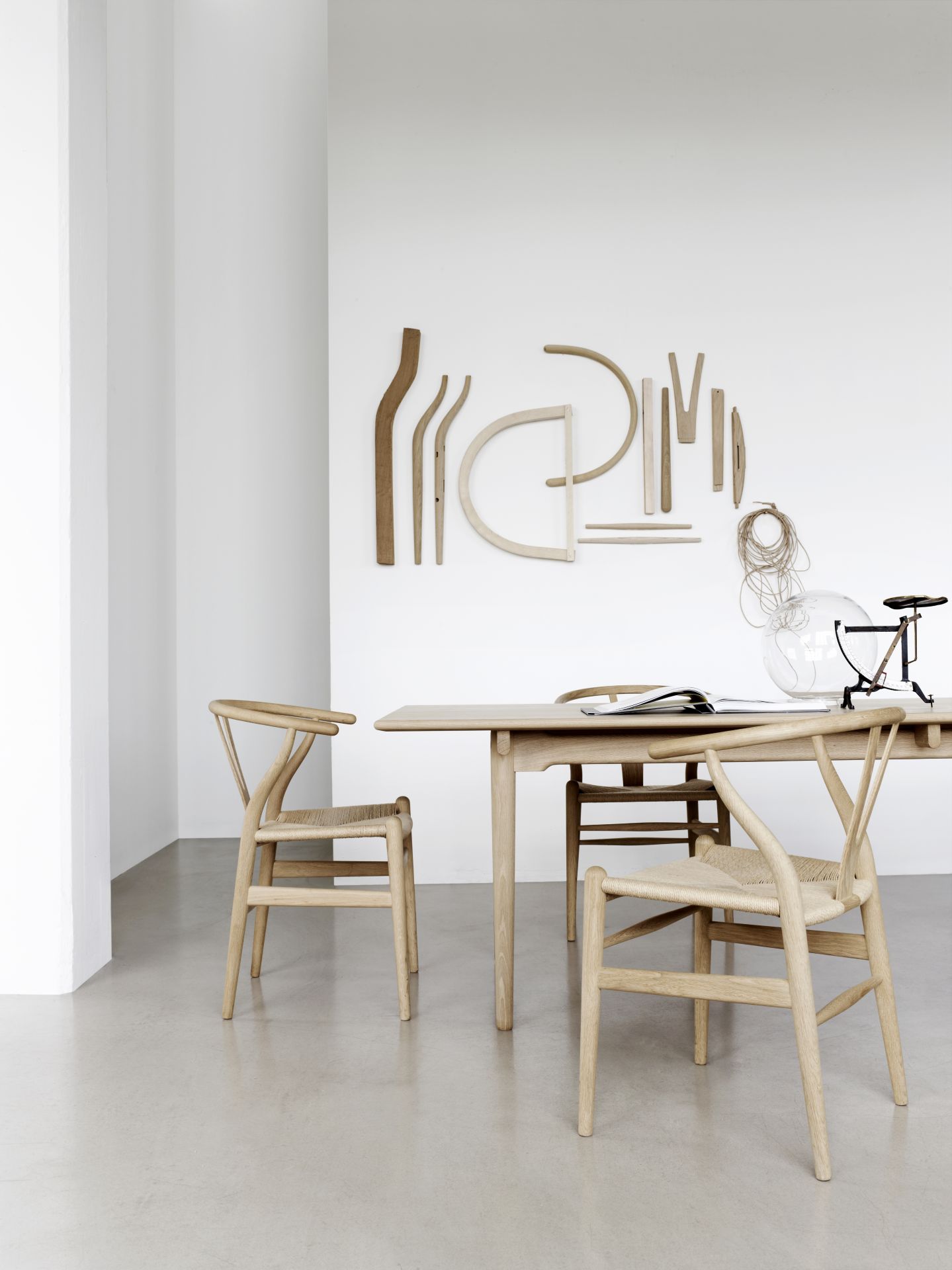 CH24 Wishbone Chair / Y-Chair Oak black Carl Hansen & Søn SINGLE PIECES
