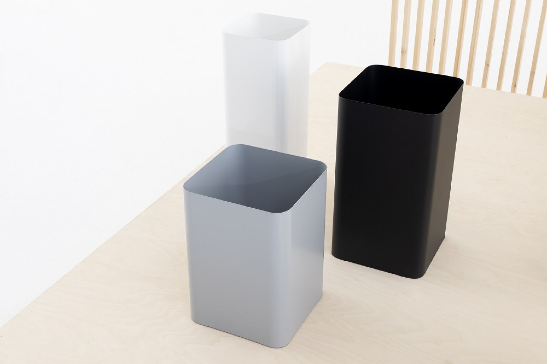 Flow II wastepaper basket Cascando