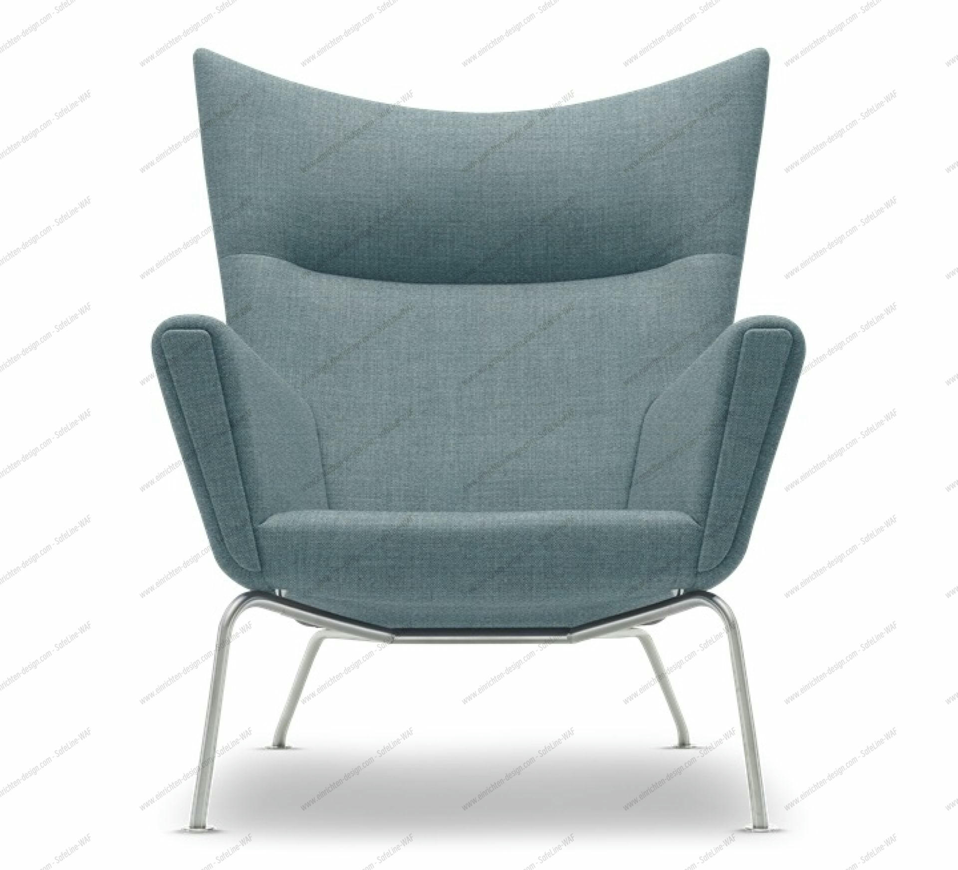 CH445 Wing Chair Sessel von Carl Hansen & Søn in blauem Stoff und Stahlgestell.