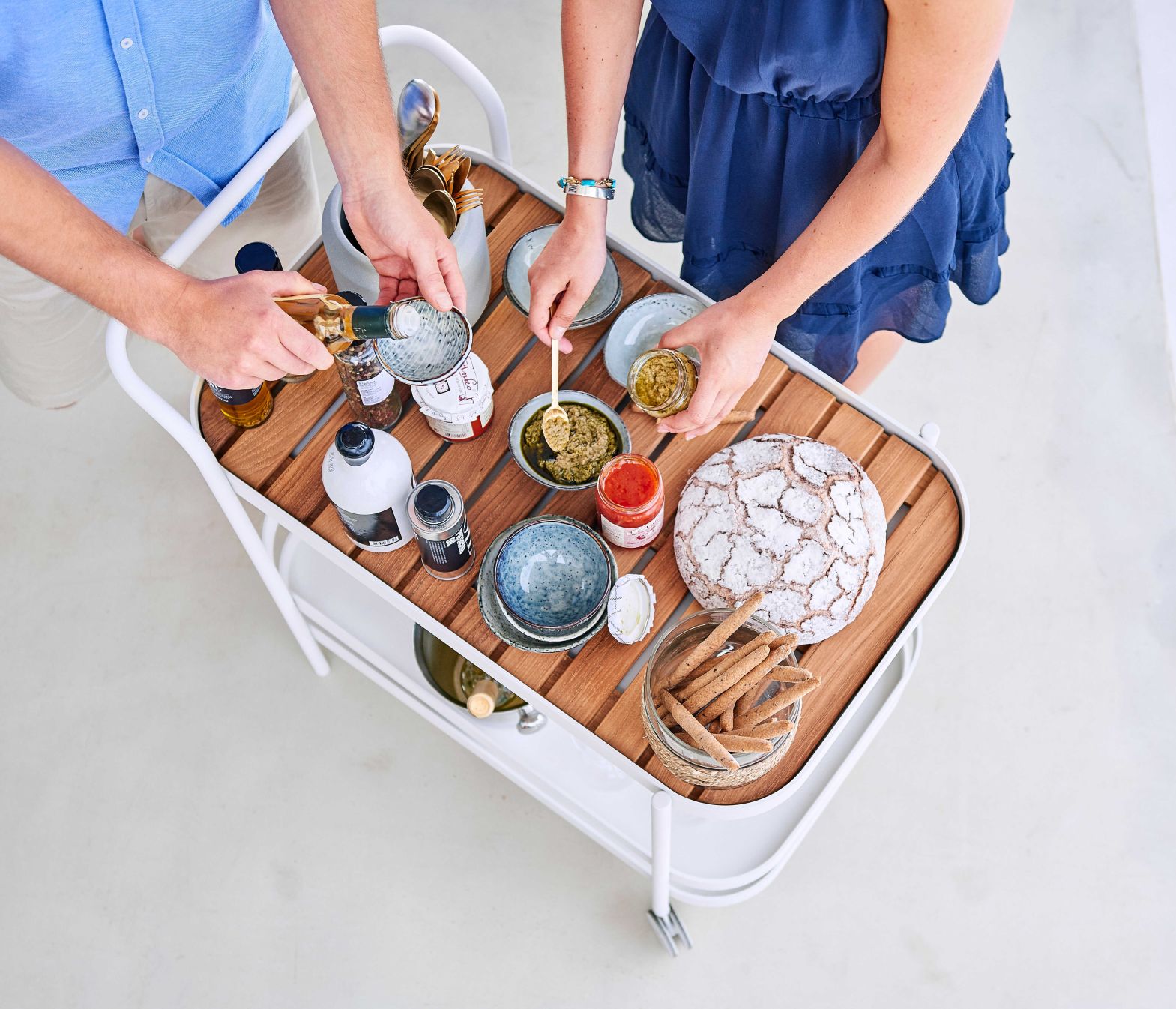 Roll Bar cart lava grey Cane-Line