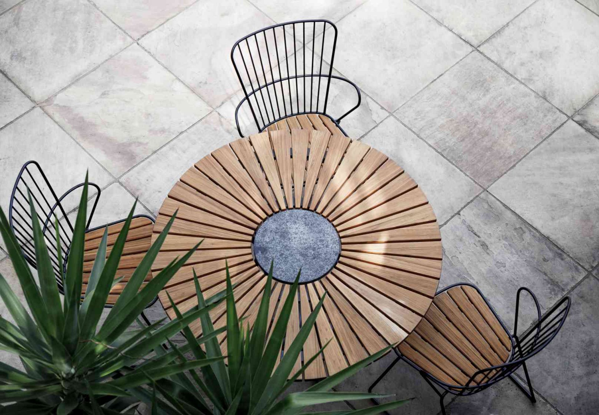 Circle Outdoor Table Ø 110 cm Houe
