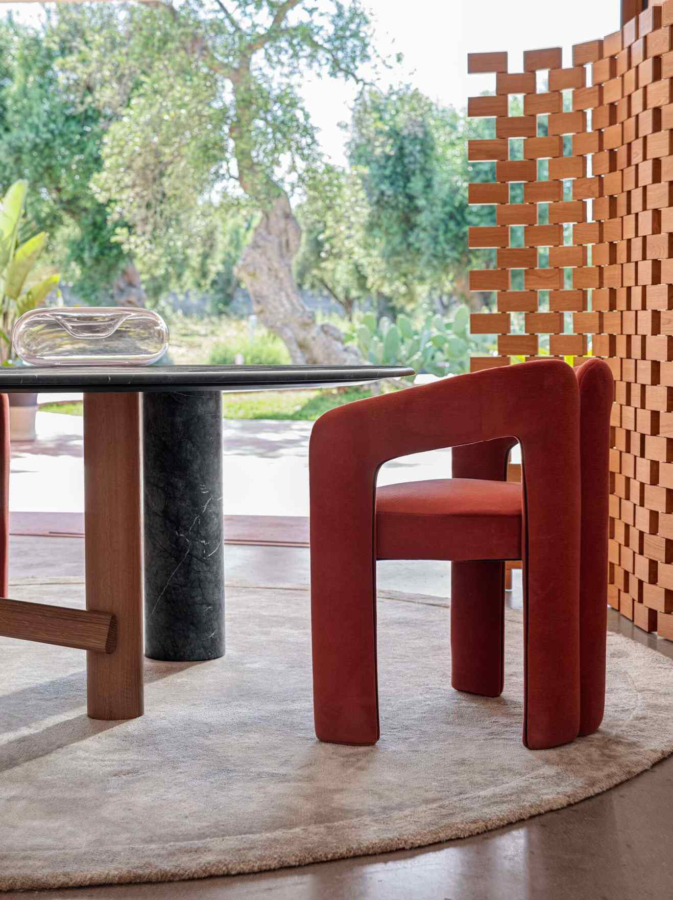 562 Dudet Armchair Cassina