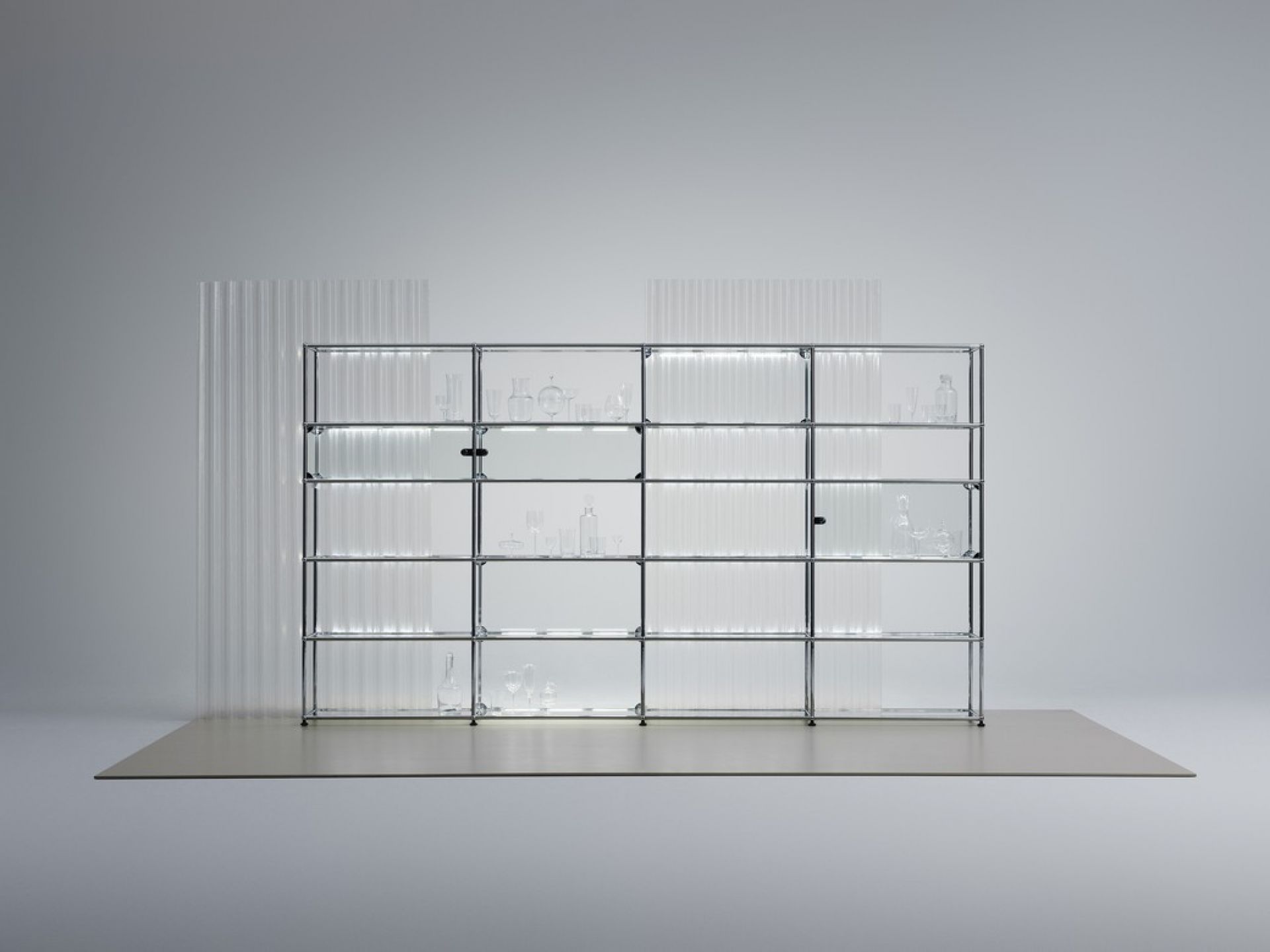 E bedside table with dimmable light USM Haller 