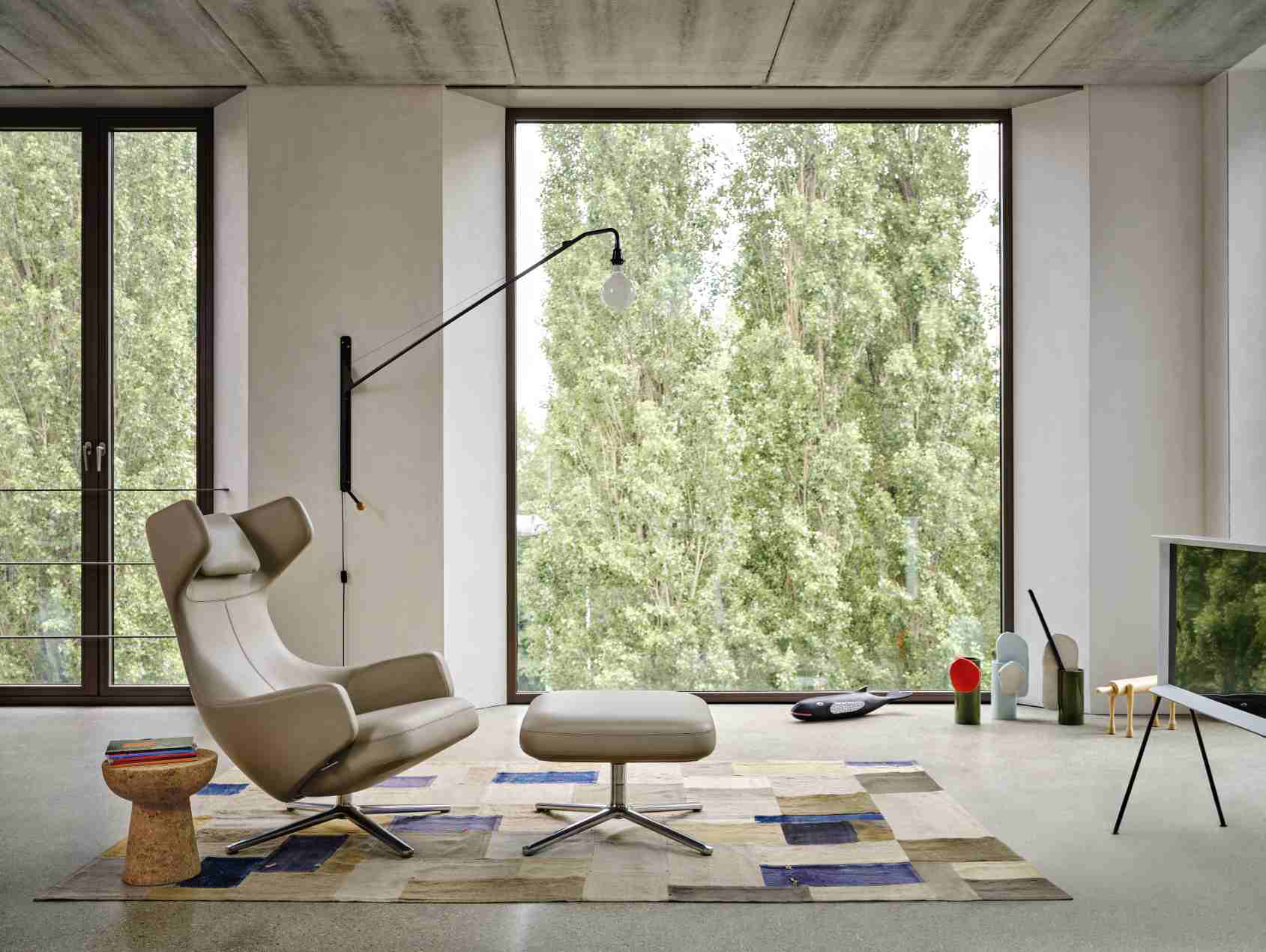 Grand Repos Armchair + Ottoman Vitra Polished Nubia Ivory / Pearl