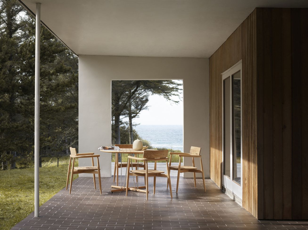 E008 Embrace Outdoor Chair Carl Hansen & Søn