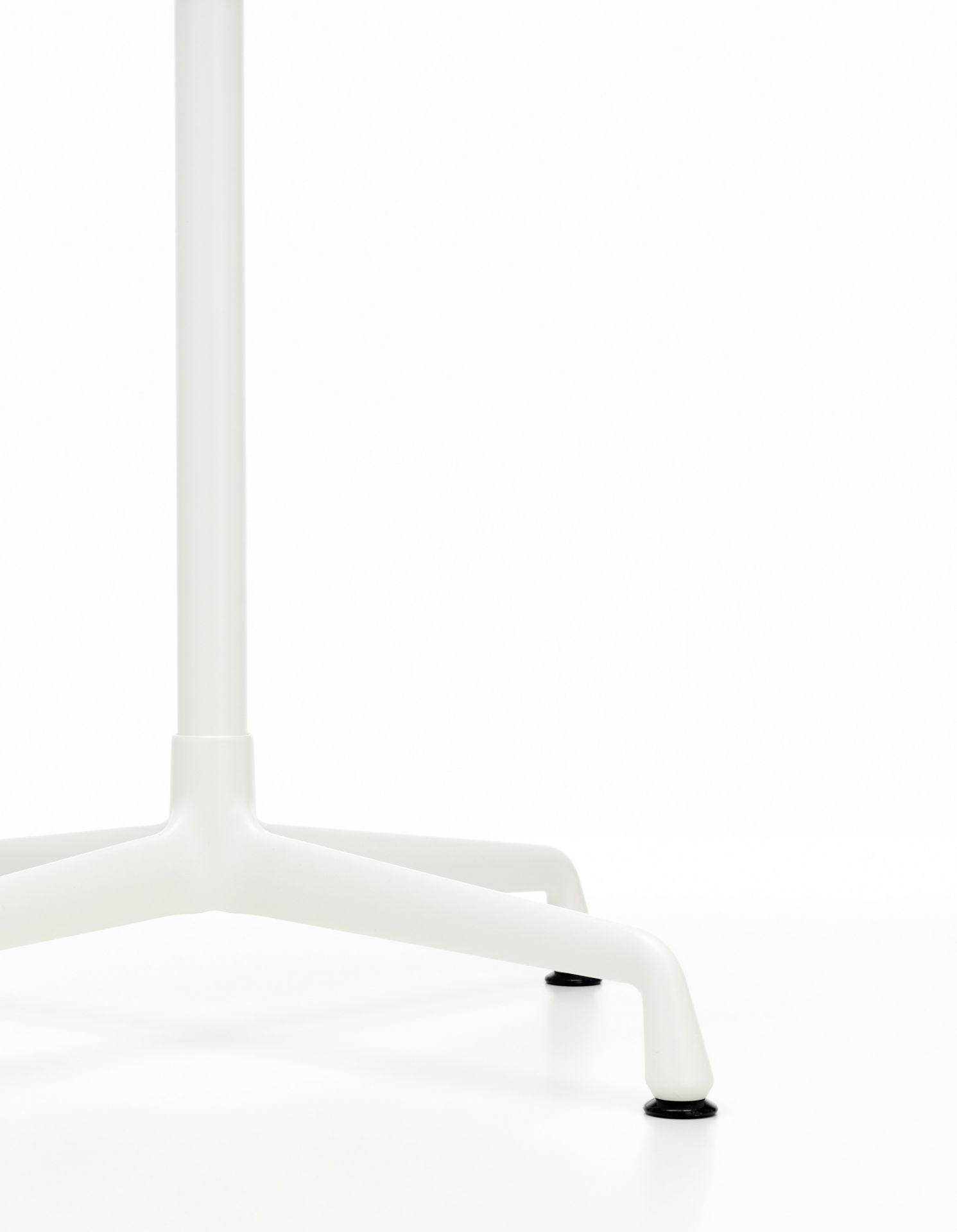 Eames Contract Table round Ø70 cm Vitra