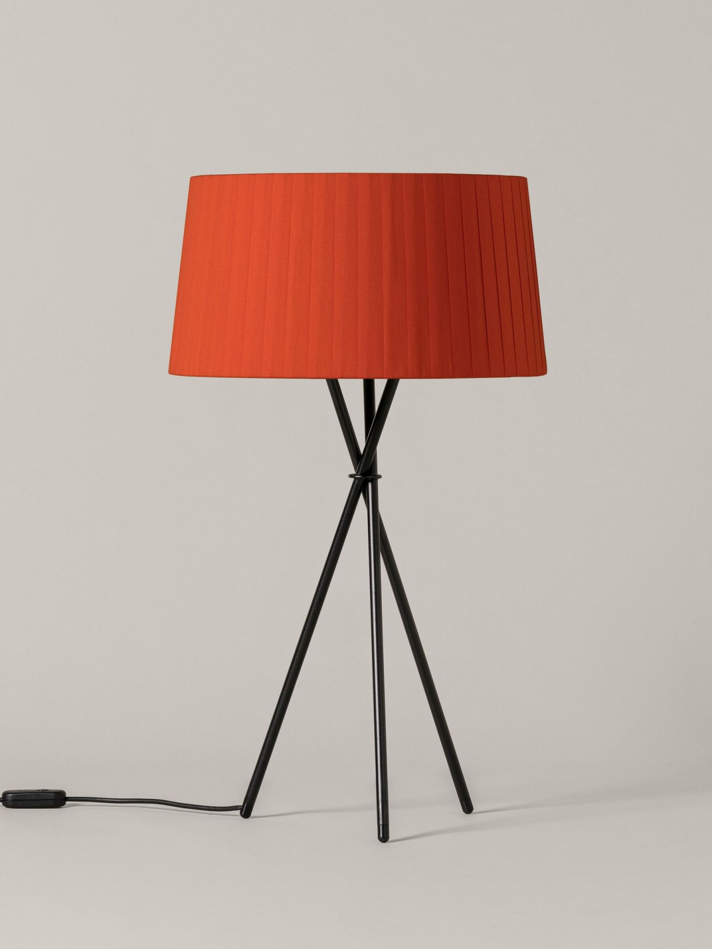Tripode G6 Table Lamp Amber Red Santa & Cole Tripode G6 Table Lamp Amber Red Santa & Cole