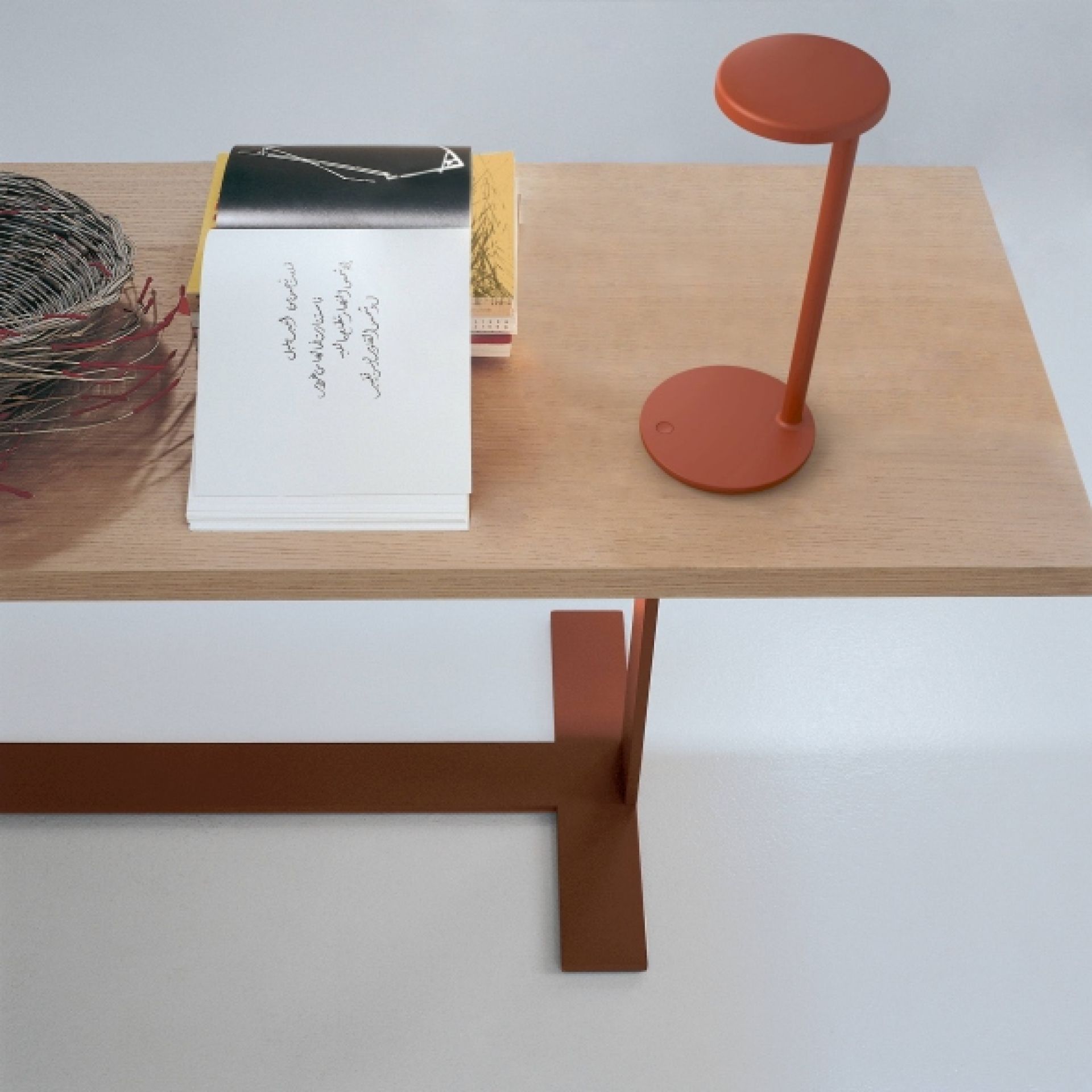 Oblique Qi Table lamp Flos