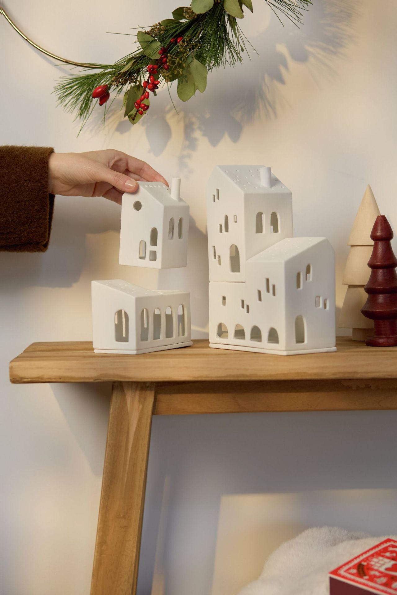 Light house Stacking house of arches Wheels