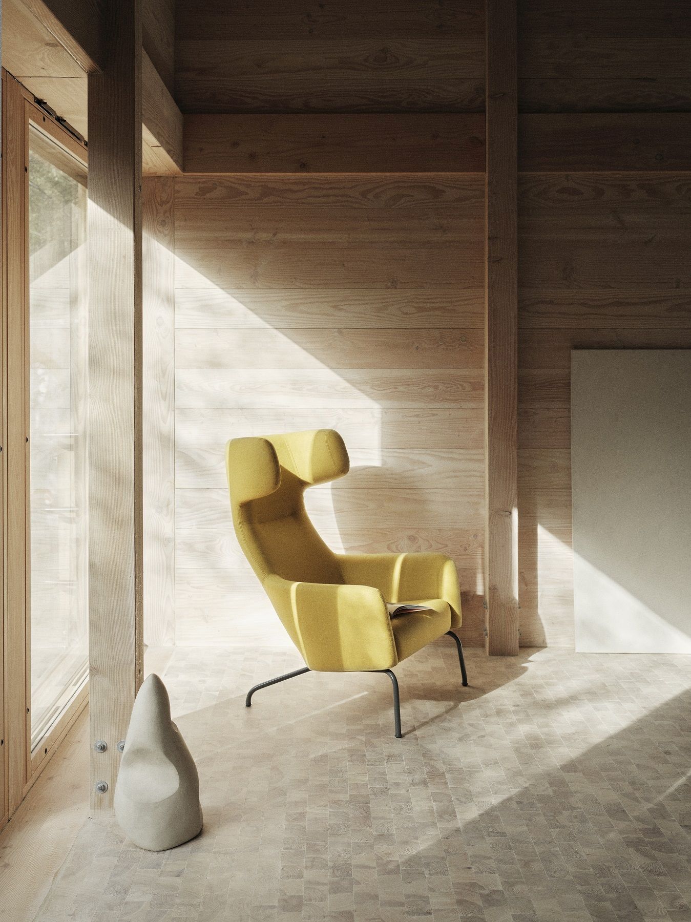 Gelber Havana Ohrensessel von Softline in modernem Holzhaus mit Tageslicht und skandinavischem Design.