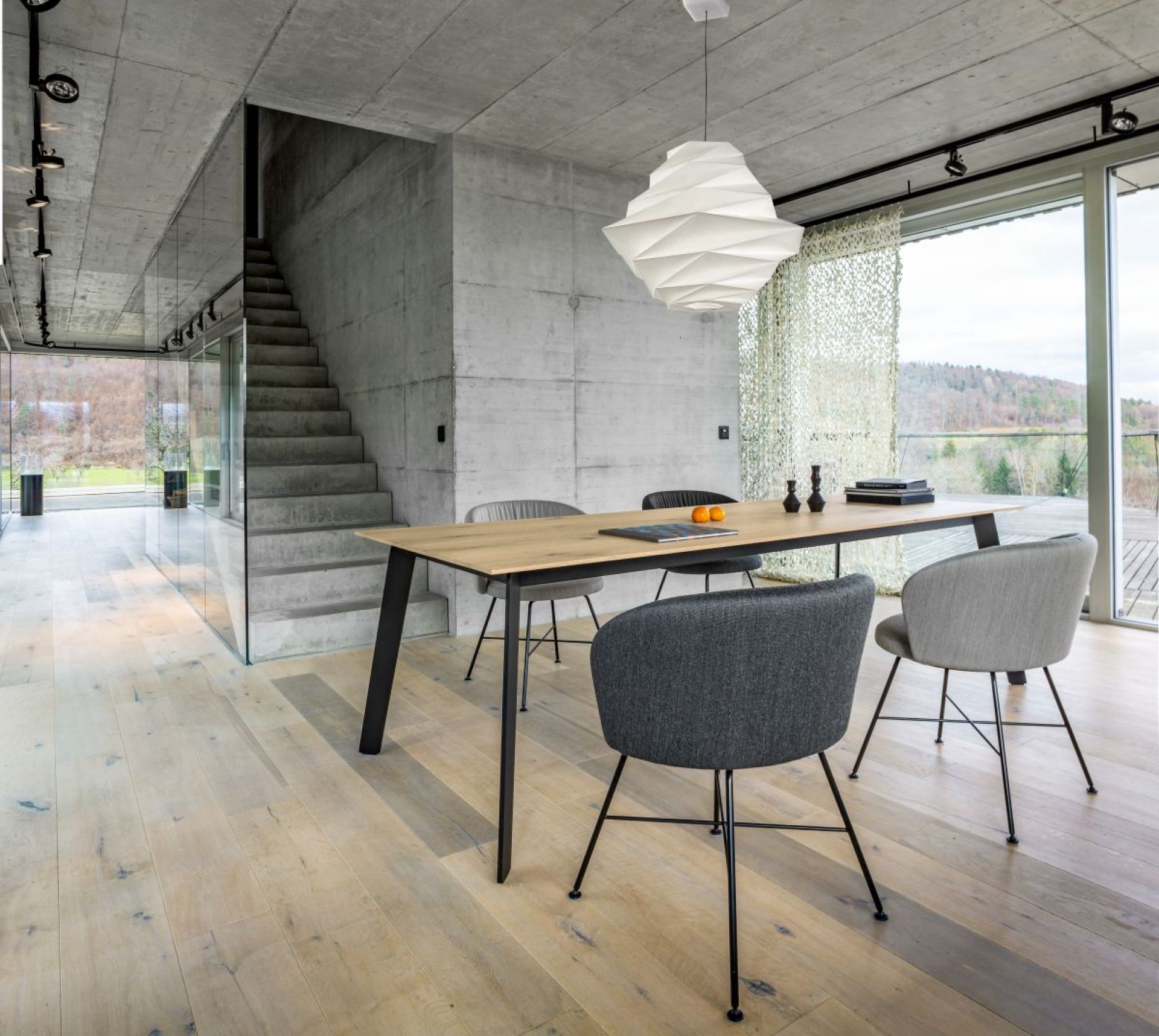 Linar Table Girsberger