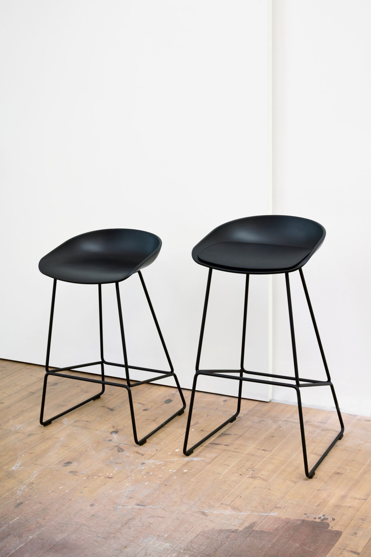 About a Stool AAS 38 / AAS38 Bar stool Hay, black shell / black frame, seat height 65 cm SINGLE PIECES