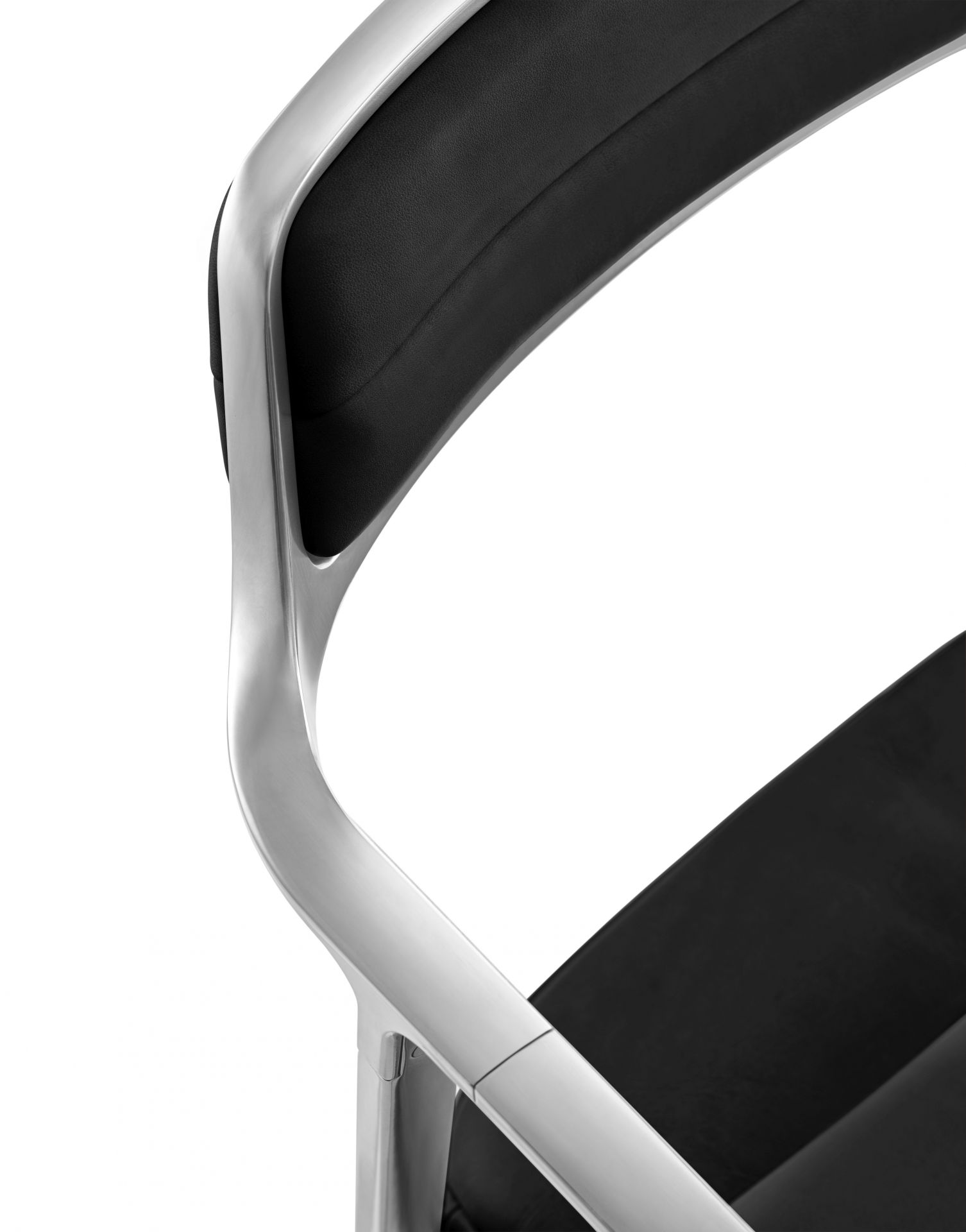 VIPP452 Swivel Chair with Gliders Vipp
