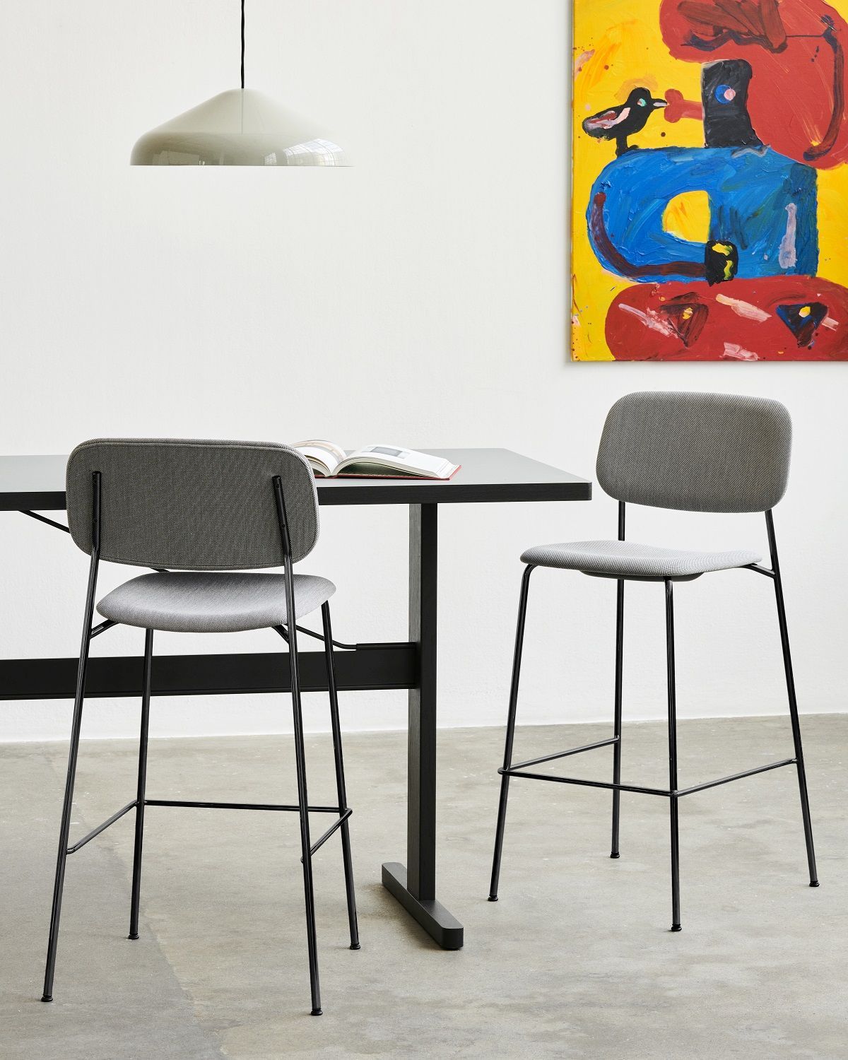 Soft Edge 90 Bar Stool Low / High Hay