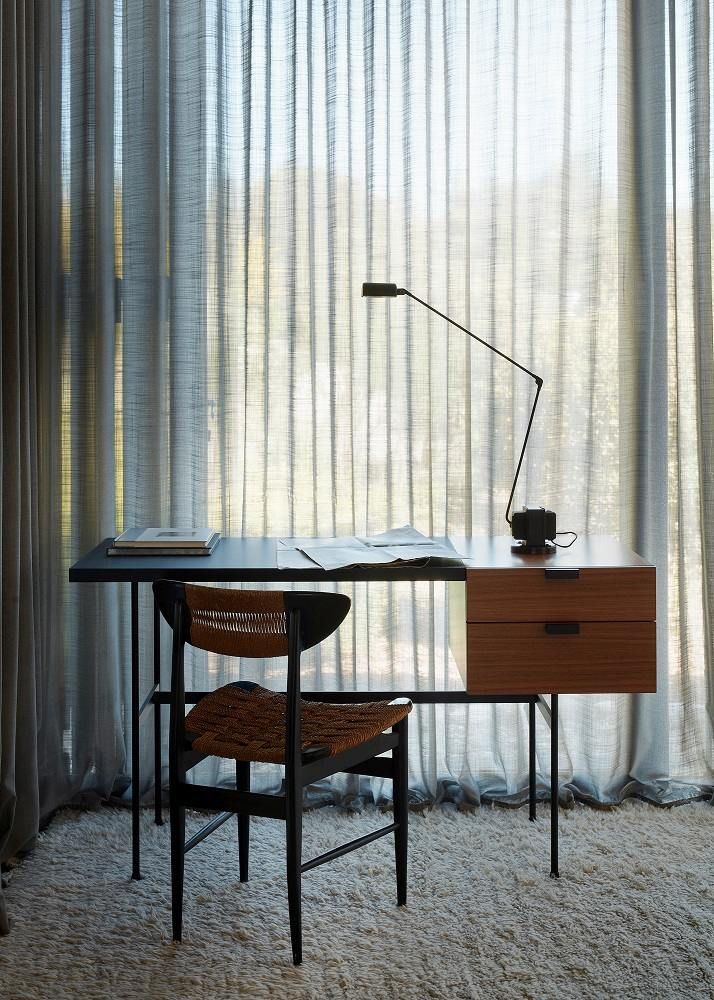 Daphine LED Table Lamp Lumina