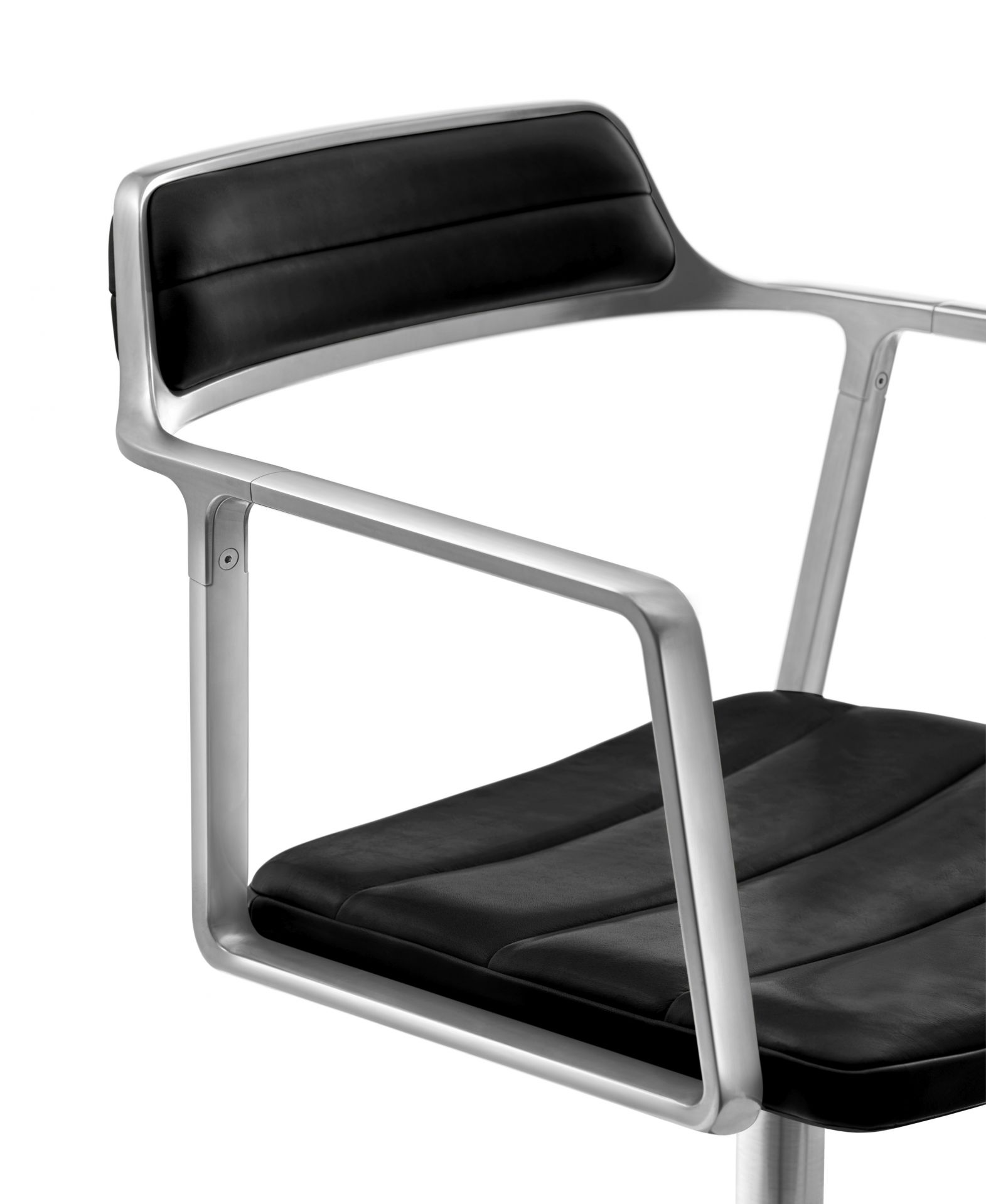 VIPP452 Swivel Chair with Gliders Vipp