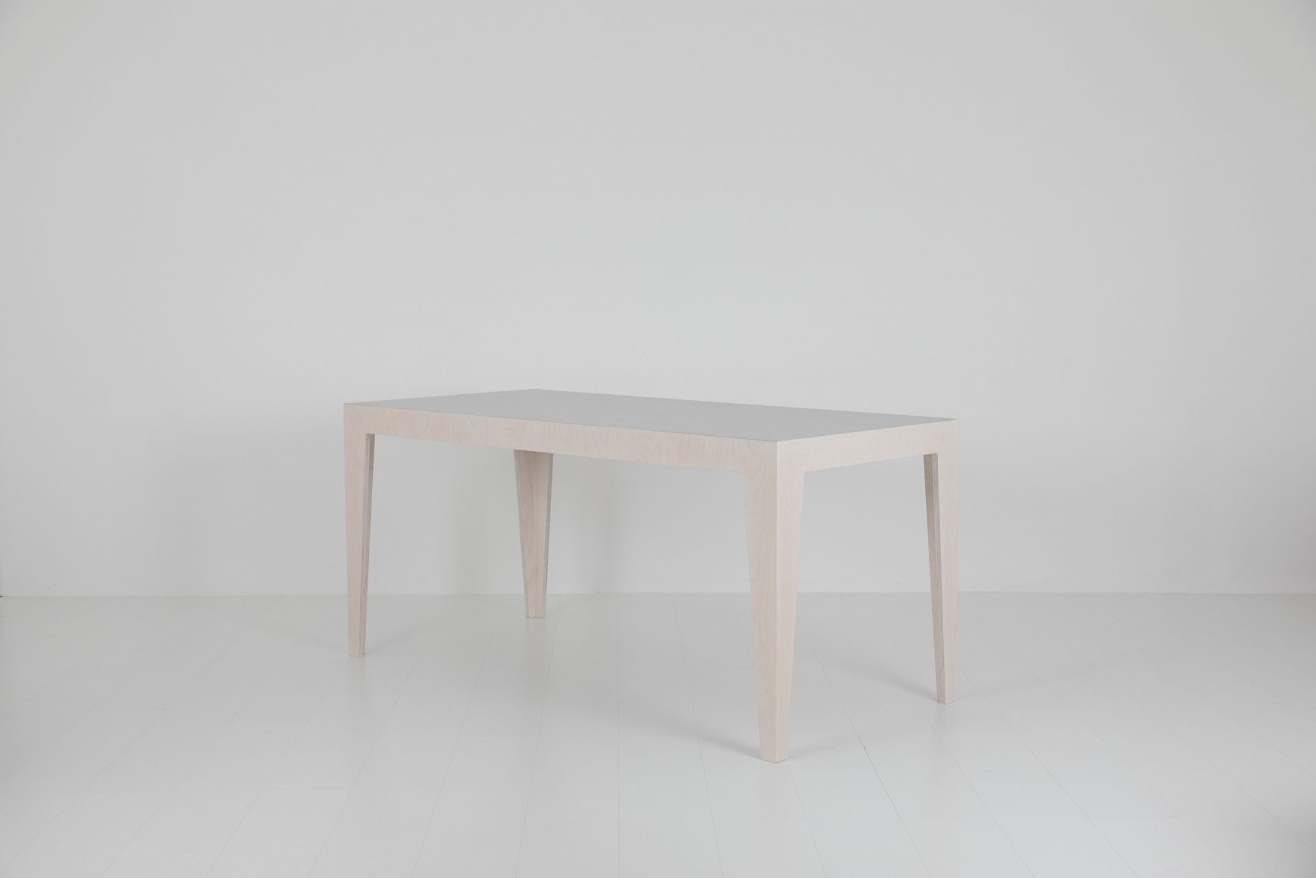 MARTA Minimalist Wooden Table Das ganze Leben