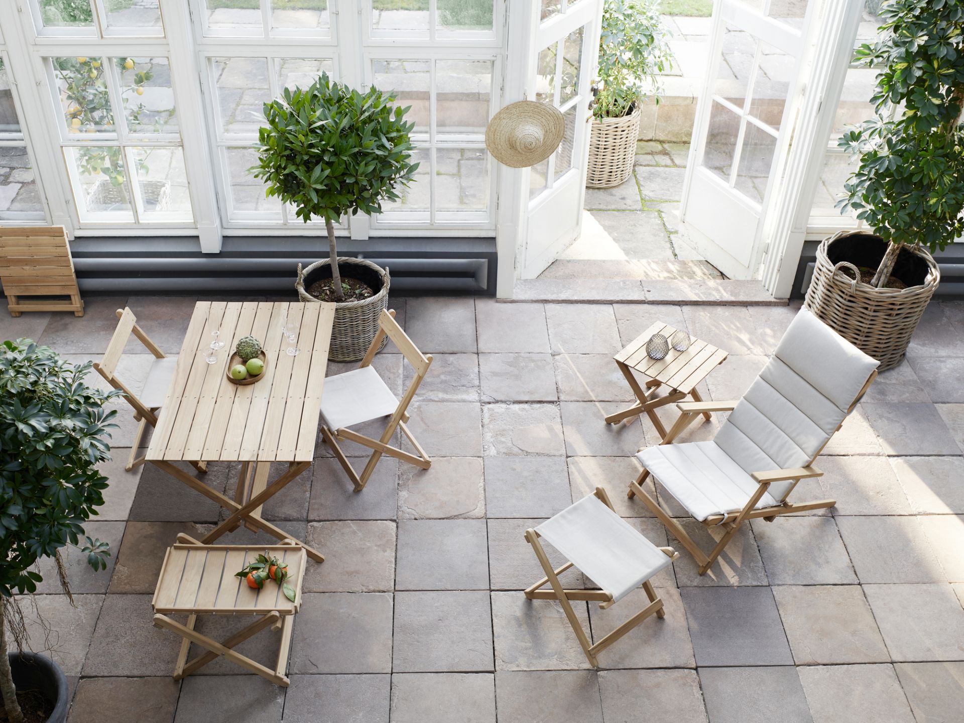 Mogensen side table outdoor Carl Hansen & Søn