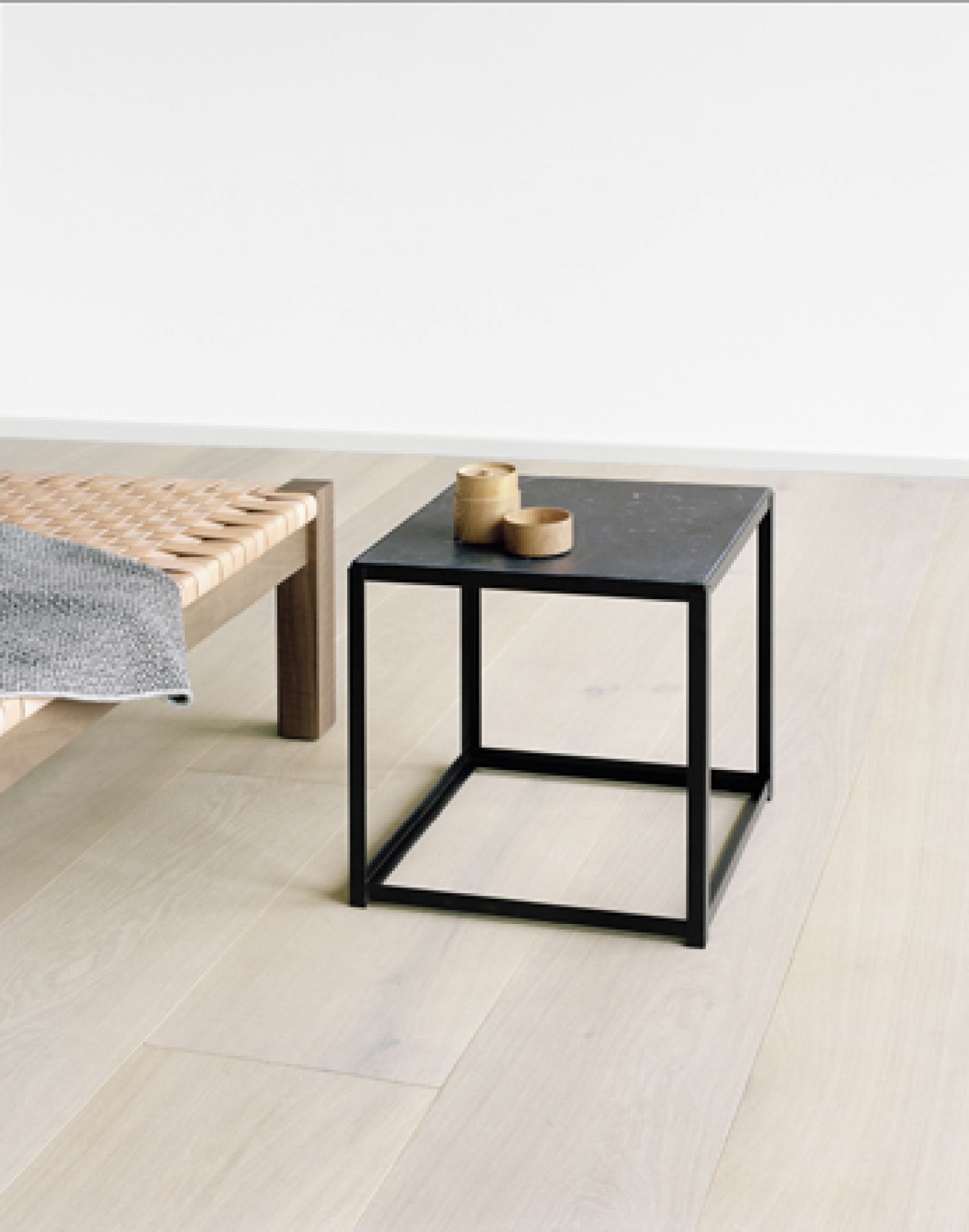 FK12 Fortyforty side table frame jet black e15 