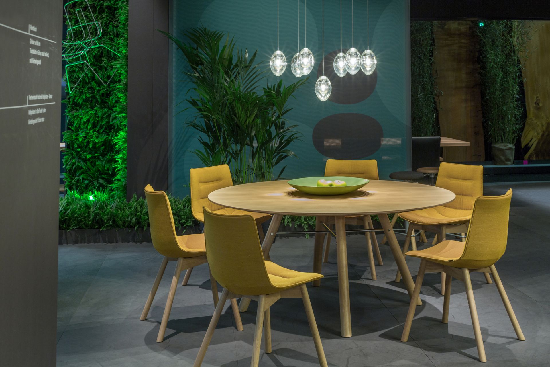 Akio Round table Girsberger