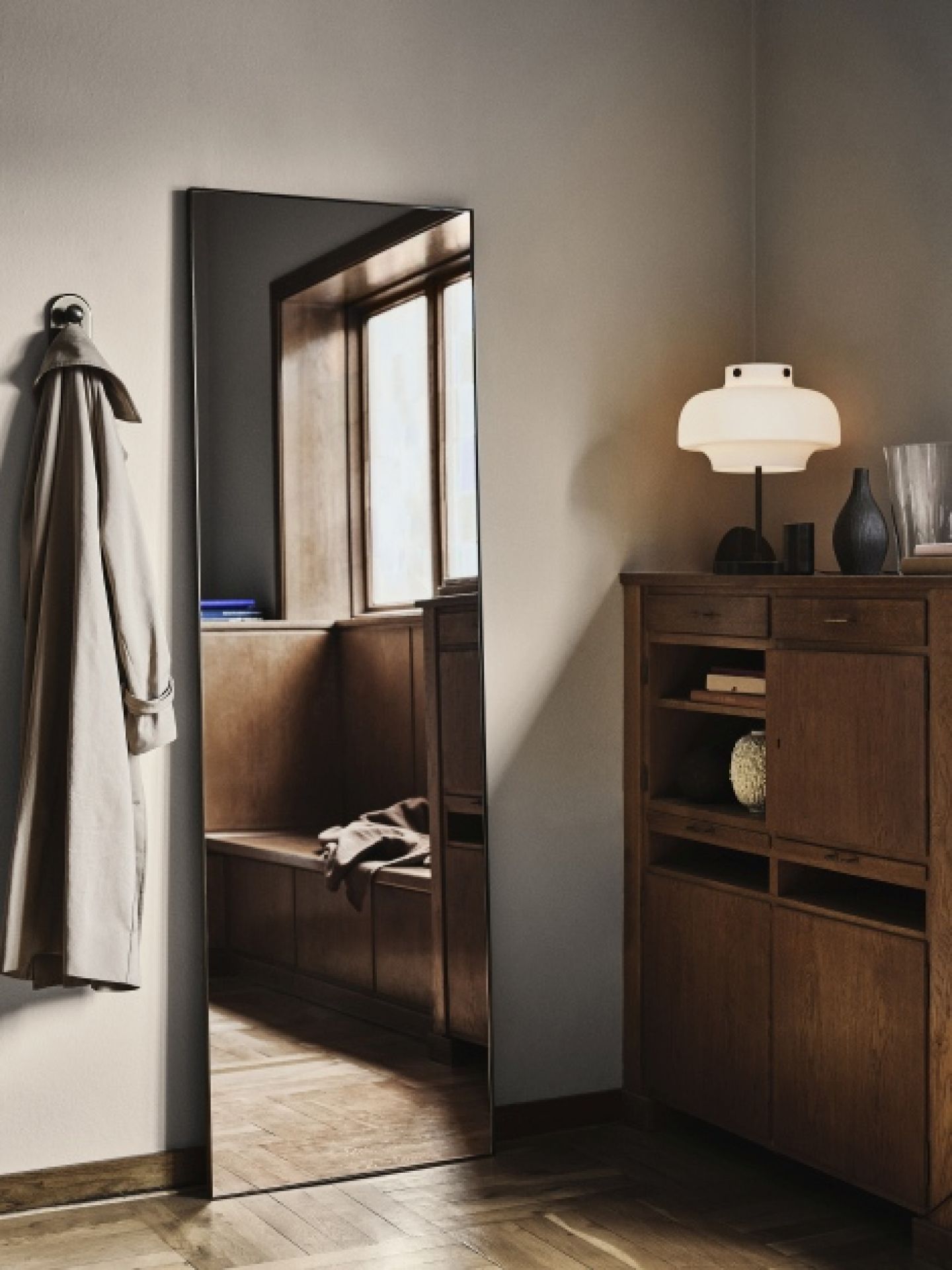 Amore Mirror H 190 cm AndTradition