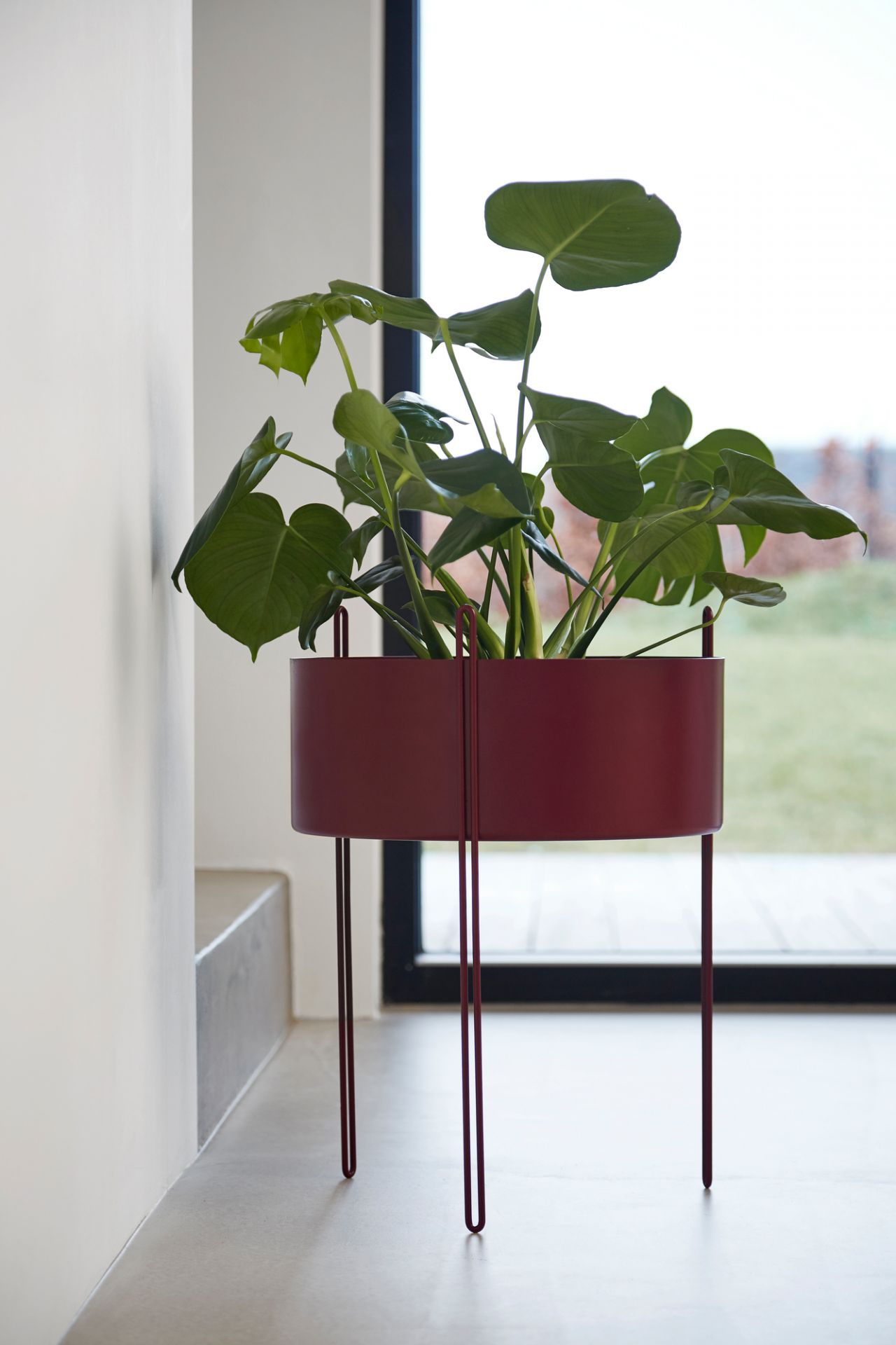 Pidestall Planter Large Taupe Woud