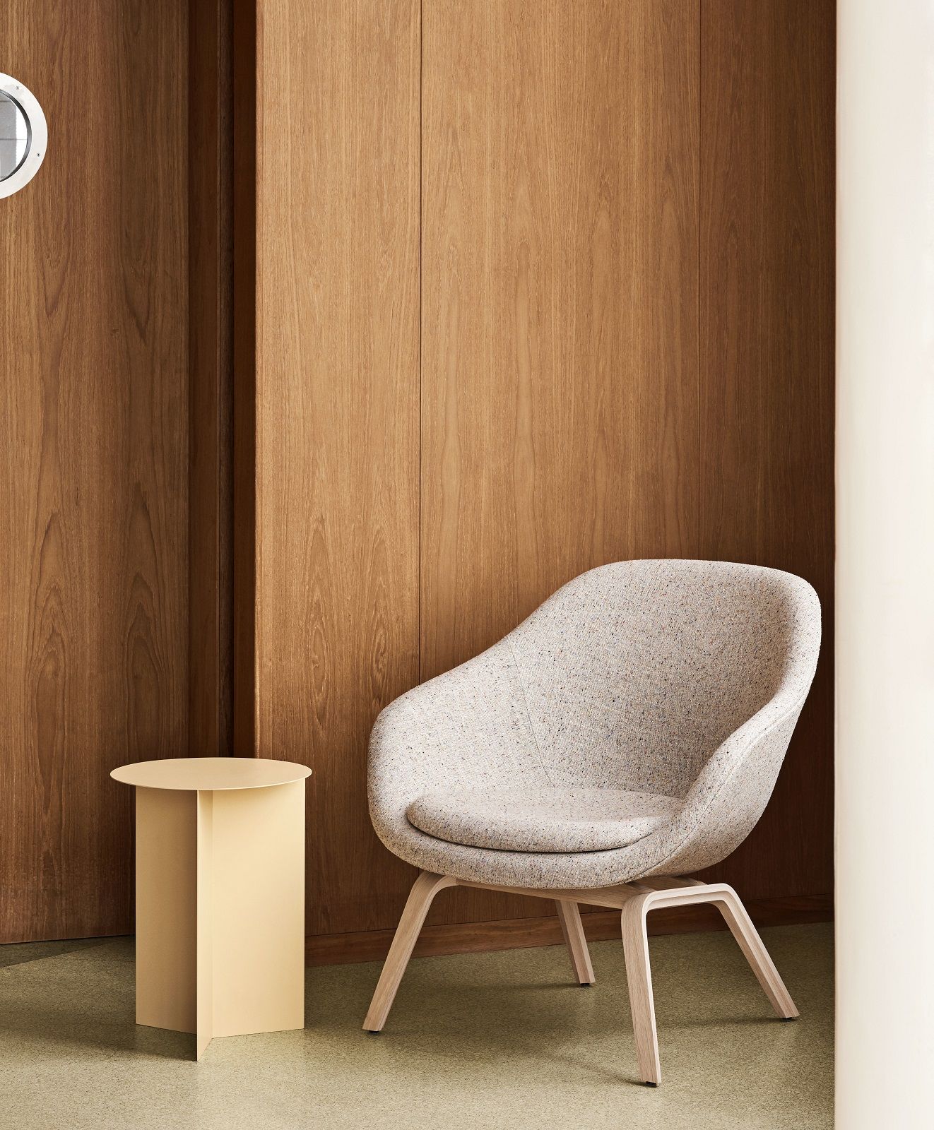 Slit Table Round High side table / coffee table Hay 